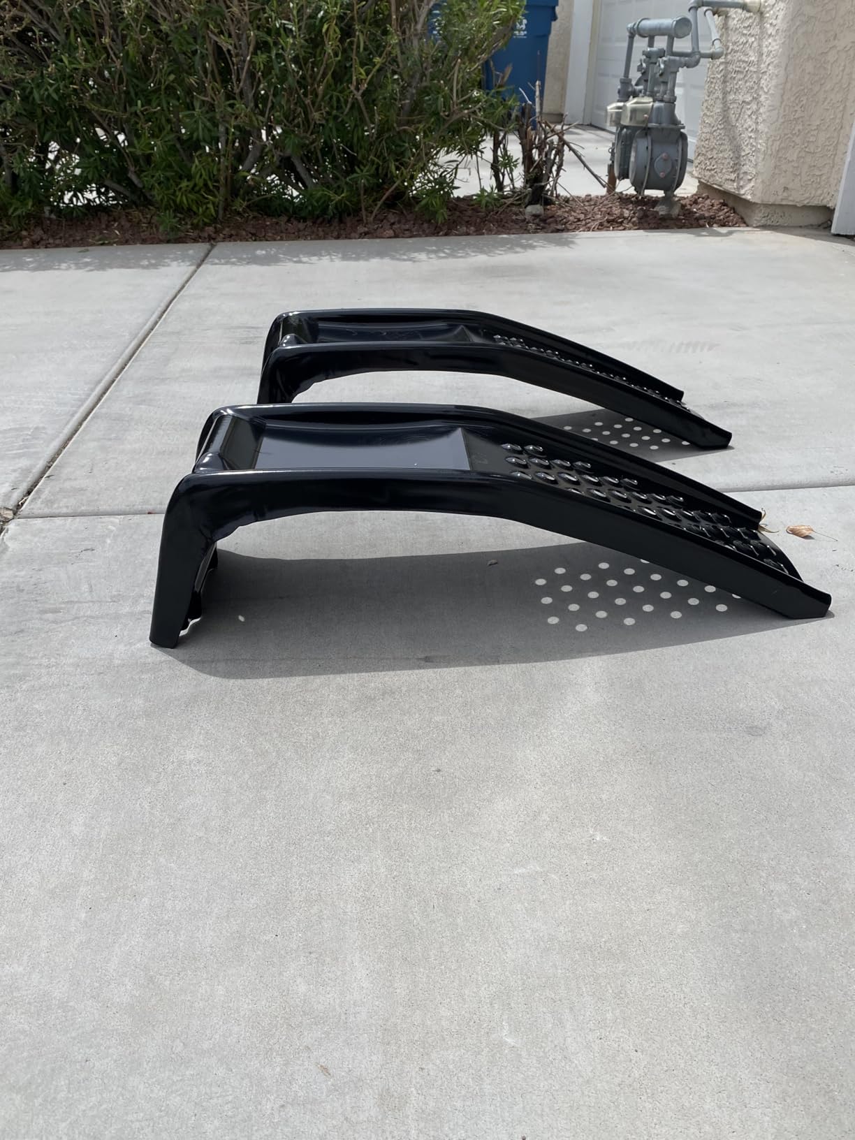 Garvee 8 in Lift Solid Steel Car Ramp 8000 LBS Capacity, 2000 LBS Per Ramps, Heavy Duty Truck Ramps, 2 Pack customer photo 1