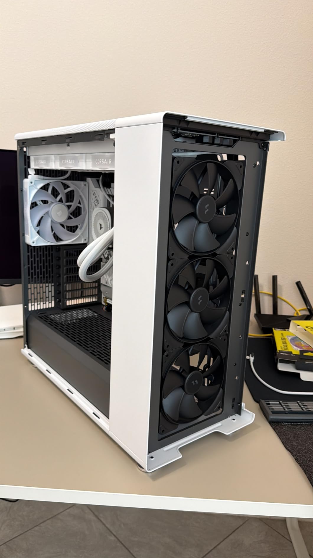 Fractal Design North XL Momentum Black - Glass Side Panel - Genuine Blackened Oak Wood Front - High Airflow PC Gaming Case - Three Powerful 140mm Momentum Fans Included - ATX/E-ATX Support customer photo 2