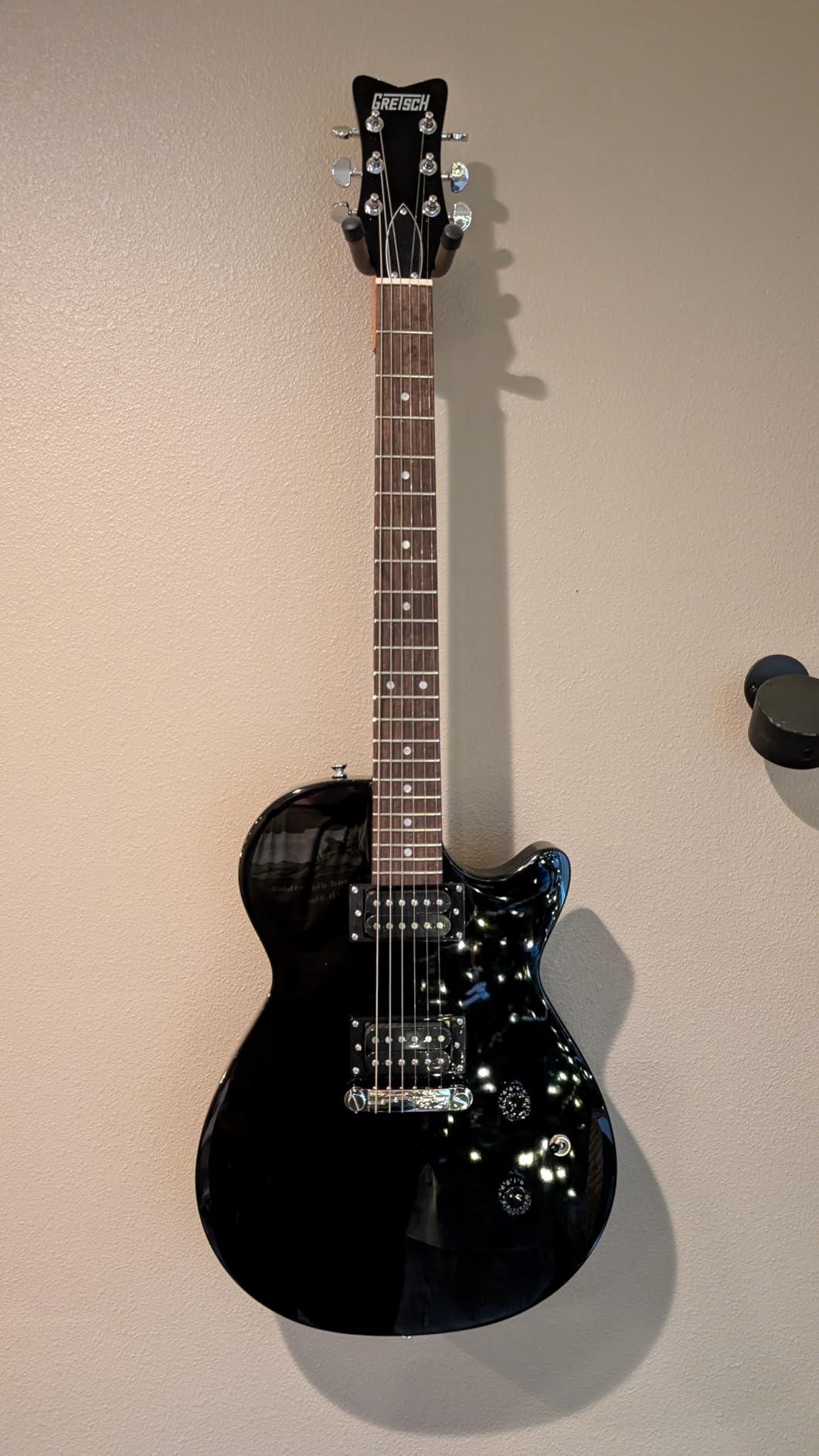 Ignite Jet Club Electric Guitar, Laurel Fingerboard, Jet Black customer photo 1