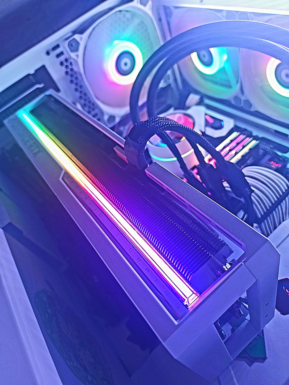 ASUS ROG Astral GeForce RTX 5080 16GB GDDR7 White OC Edition Graphics Card customer photo 2