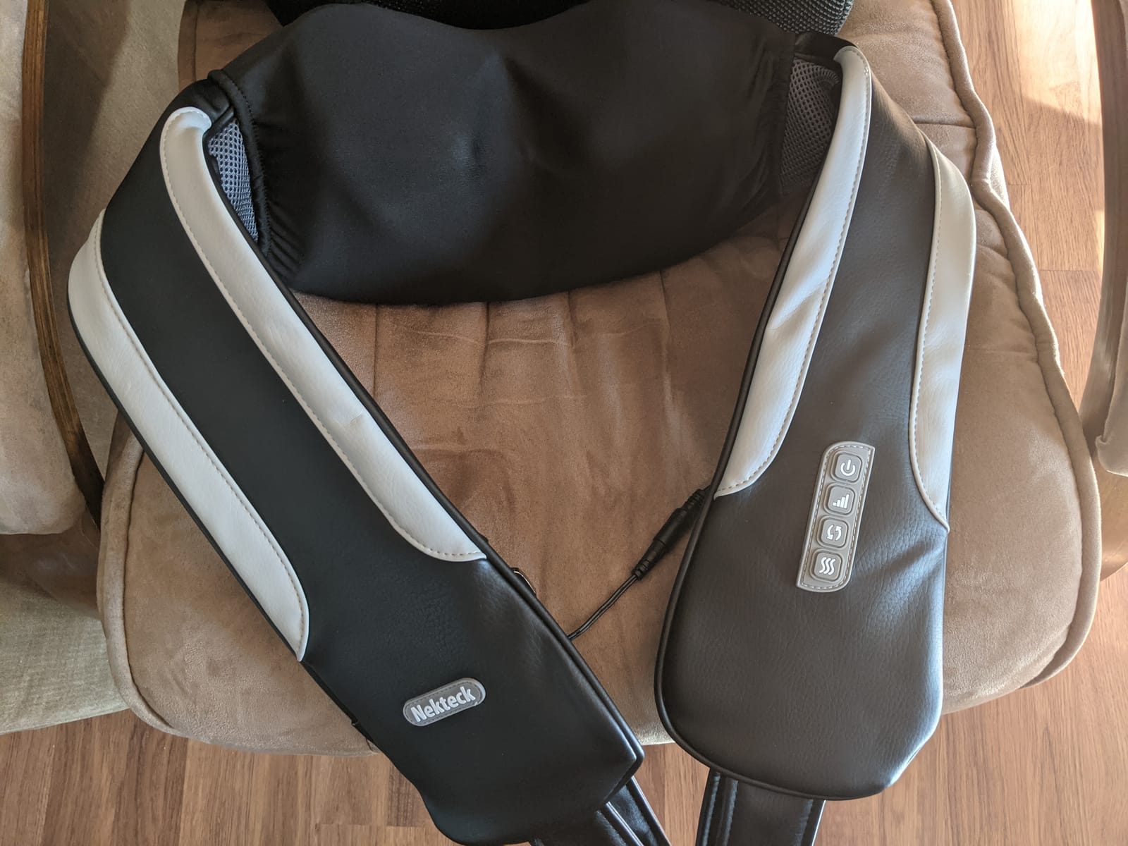 Nekteck Shiatsu Neck Massager with Heat, 2026 Upgraded Cordless Massage | Rechargeable Shoulder Back Kneading Massage Pillow for Pain Relief Deep Tissue customer photo 2