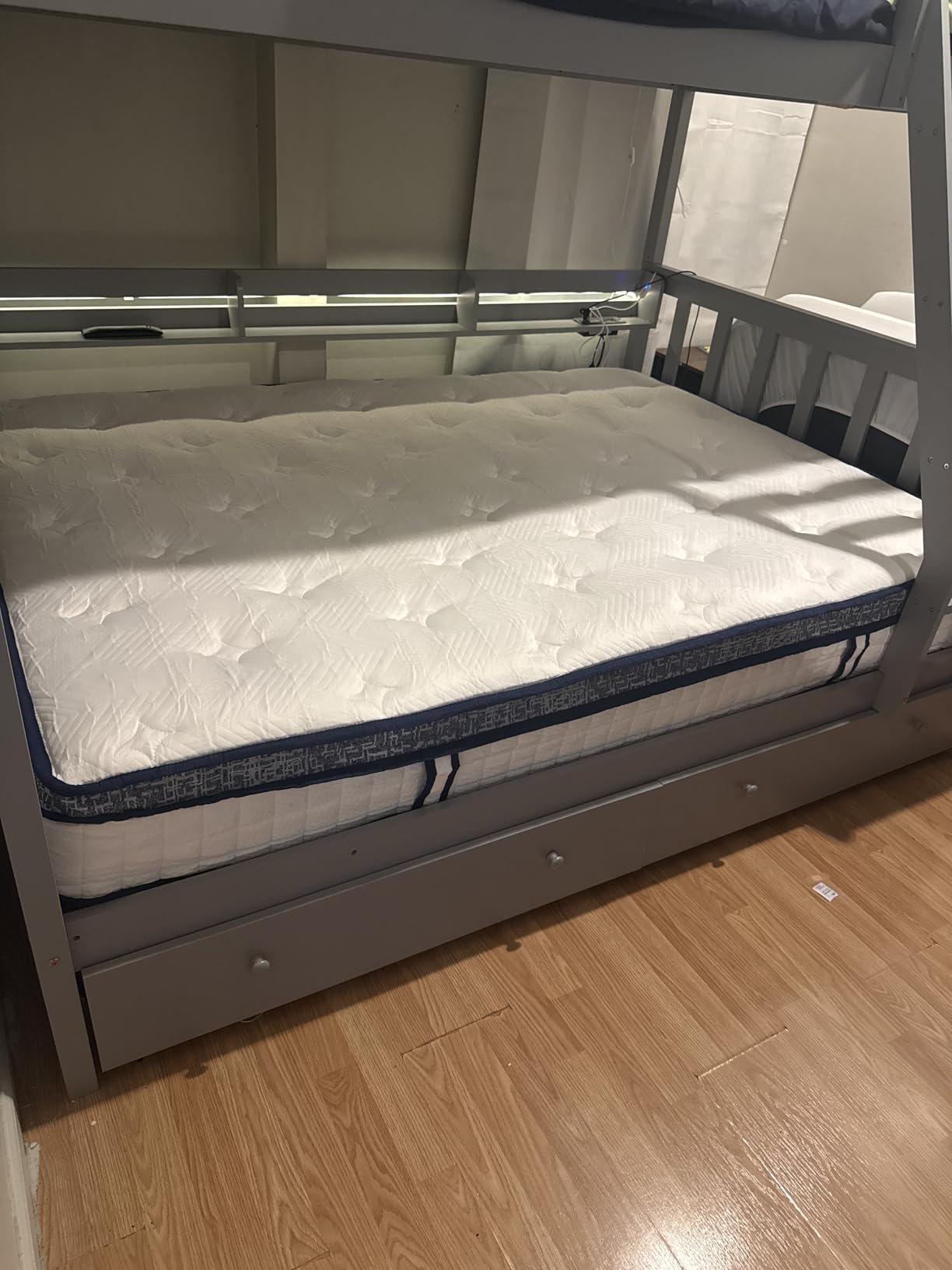 Queen Mattress, 12 Inch Hybrid Queen Size Mattresses in a Box, Memory Foam Individual Pocket Springs, Medium Firm Comfort, Motion Isolation for All Sleep Positions, CertiPUR-US Certified customer photo 1