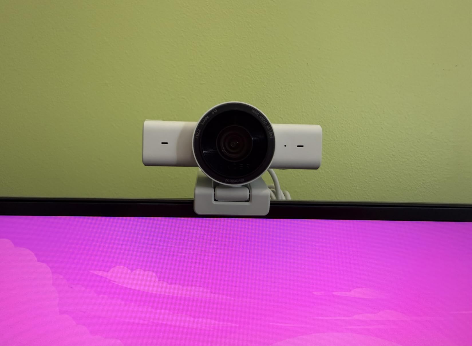 Razer Kiyo V2 X Webcam for Streaming and Meetings, 1440p 60 FPS, Black | AI Powered Auto-Framing, Built-in Microphone, Ultrawide Angle Lens, Privacy Cover, Works with OBS, Discord, Zoom, Teams customer photo 1