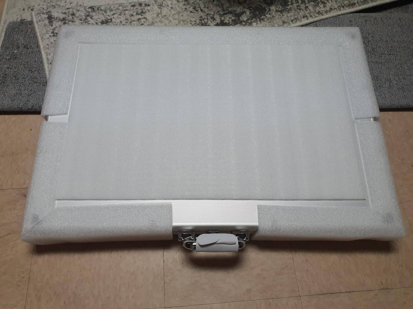 Trade Show Display Case - Large Aluminum Locking Tabletop Showcase | 34