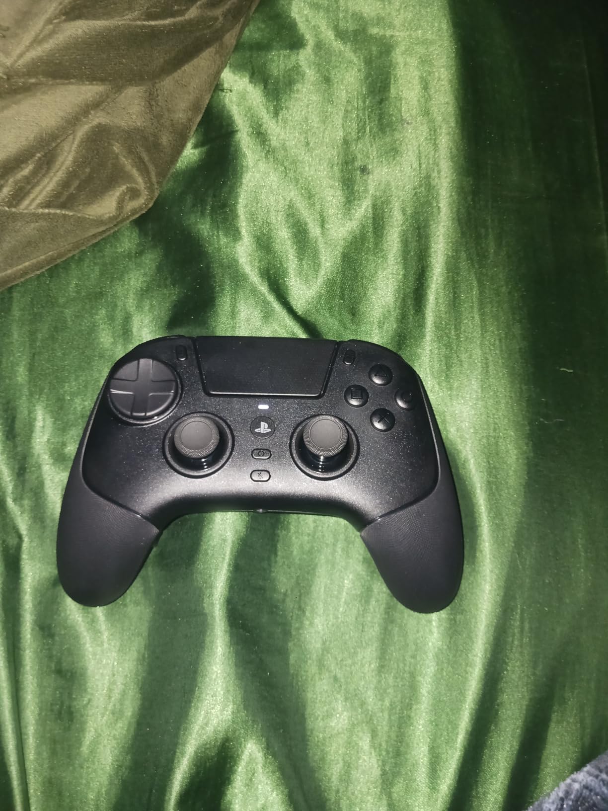 Razer Raiju V3 Pro Wireless Esports Controller, PlayStation 5 & PC, Black customer photo 1