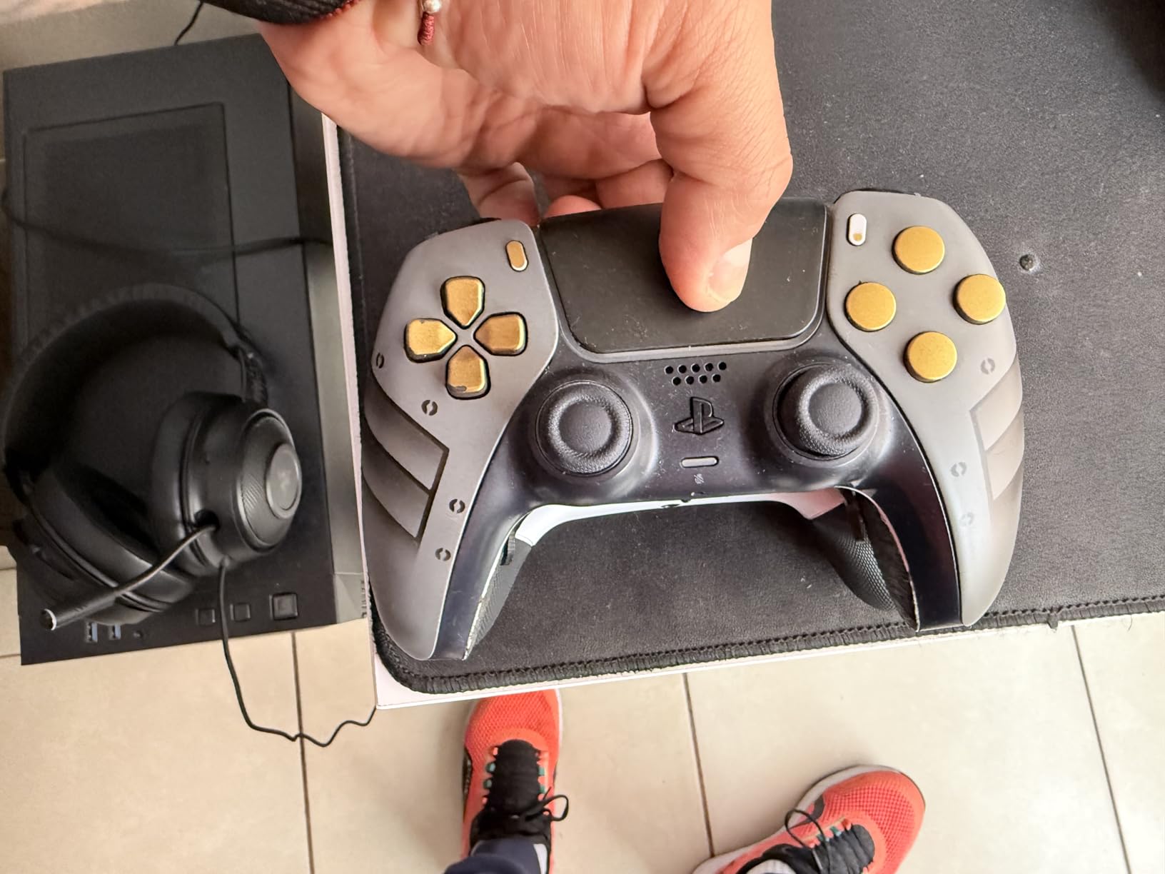 Razer Raiju V3 Pro Wireless Esports Controller, PlayStation 5 & PC, Black customer photo 2