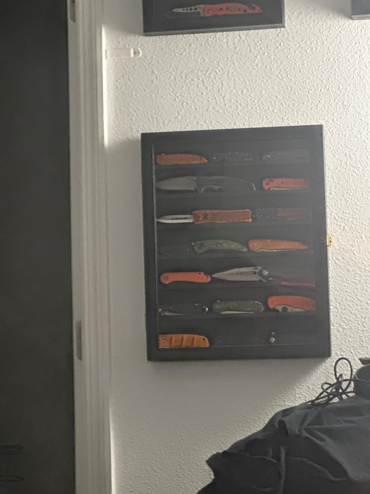 Grintus Pocket Knife Display Case, Large Mahogany Folding Knife Cabinet,1P customer photo 1