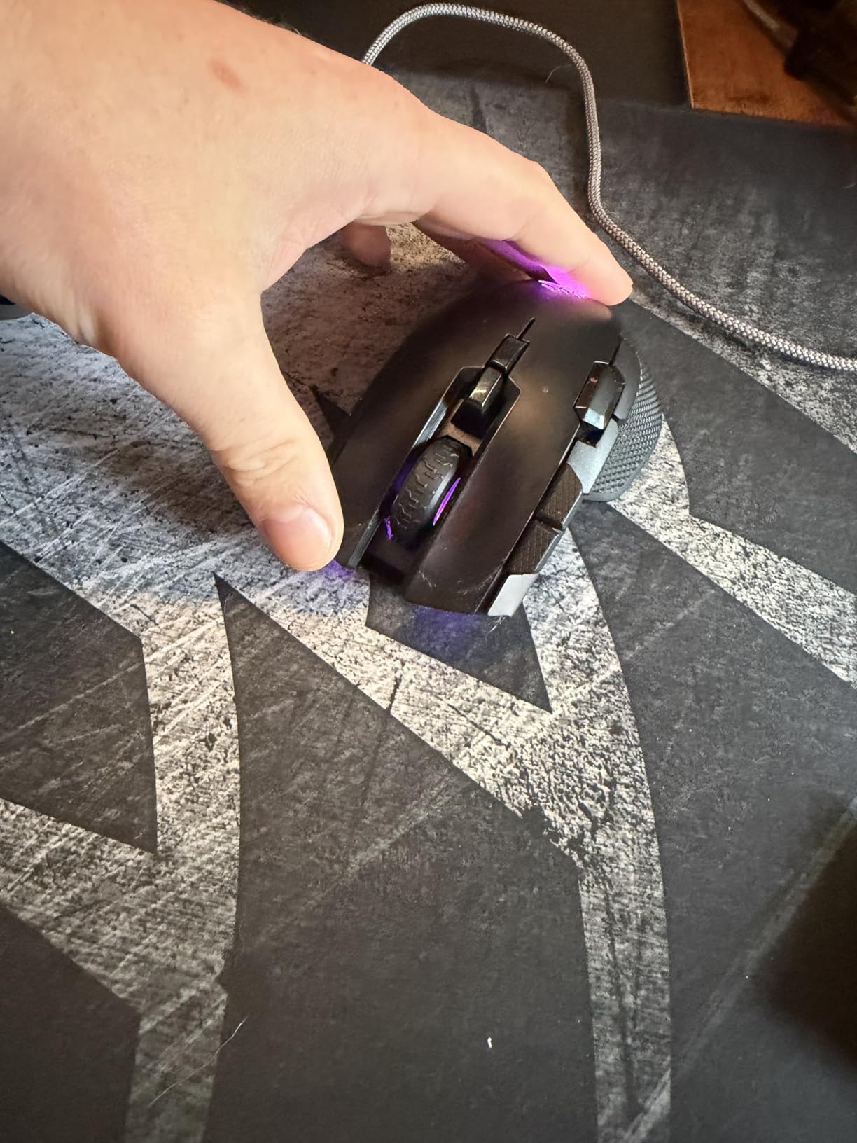 CORSAIR IRONCLAW Wireless SE Gaming Mouse - Black | 26,000 DPI, Ergonomic Design for Larger Hands, 10 Programmable Buttons, for MOBA, FPS, MMO customer photo 2