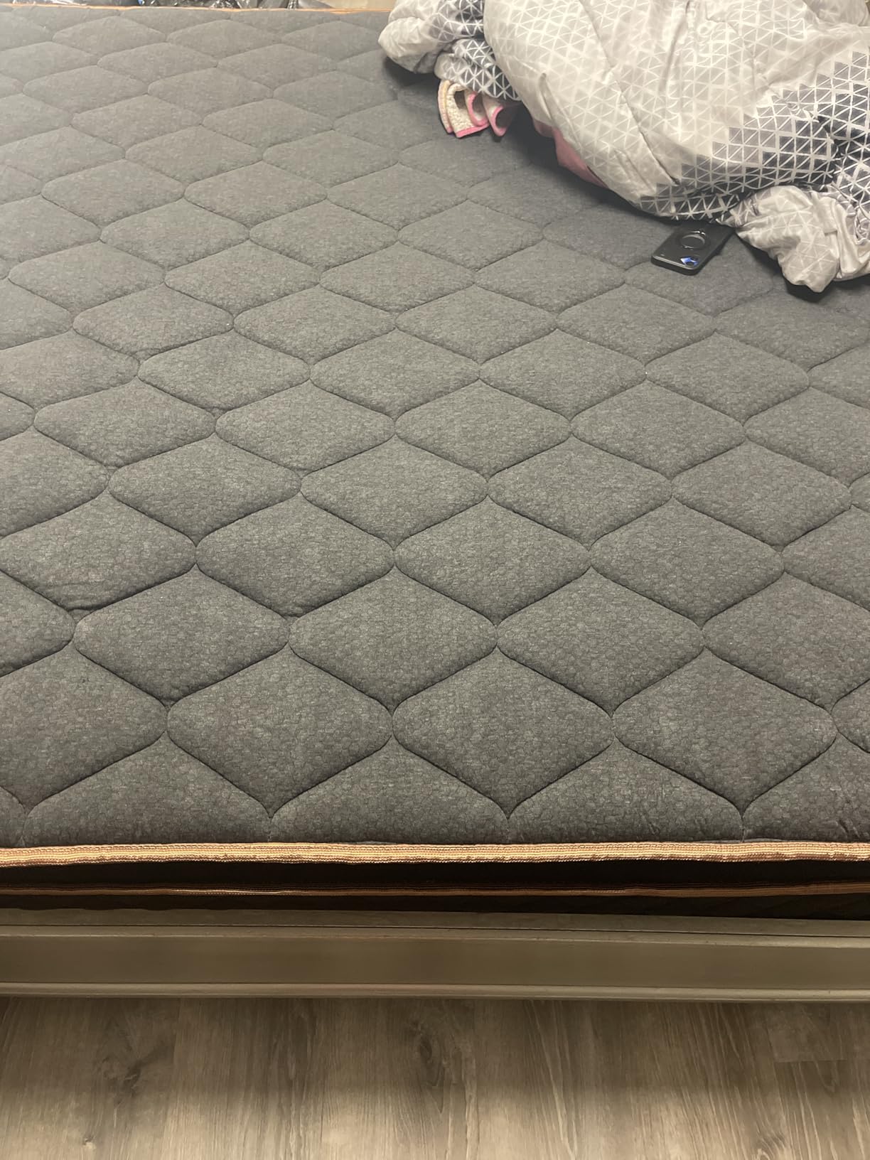 14 inch King Size Mattress in a Box,Gel Hybrid Memory Foam Individually Wrapped Pocket Springs for Motion Isolation,Pressure Relief,CertiPUR-US,Medium Firm-Black customer photo 1