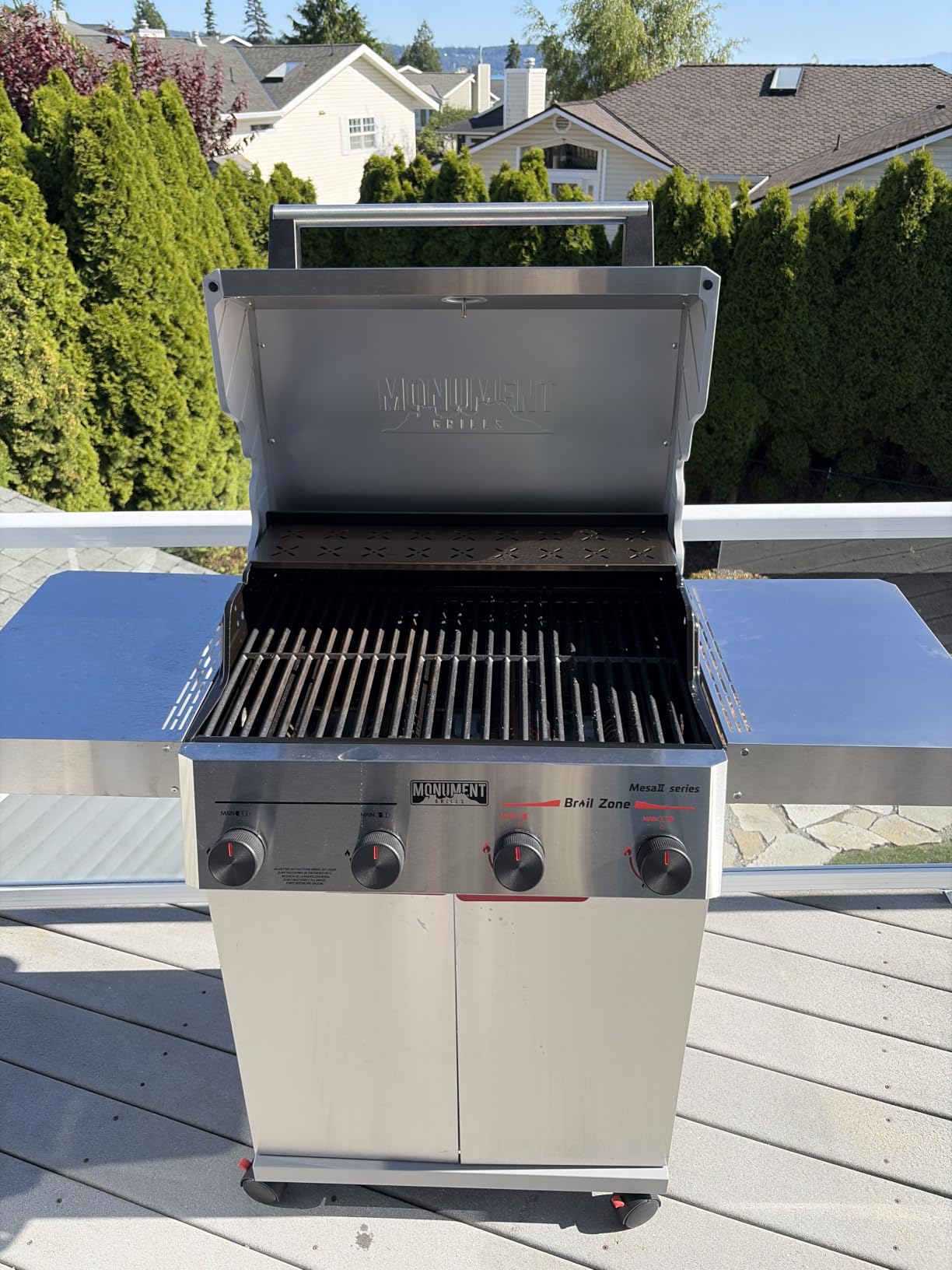 Monument Grills 4 Burner Stainless Steel Propane Mesa 2 Gas Grill, 500F in 5 Mins, 525 sq.in, 37,000 BTU, with Broil Zone, Foldable Side Shelves, Knob Controls, Built in Thermometer, Mesa II 410BZ customer photo 1