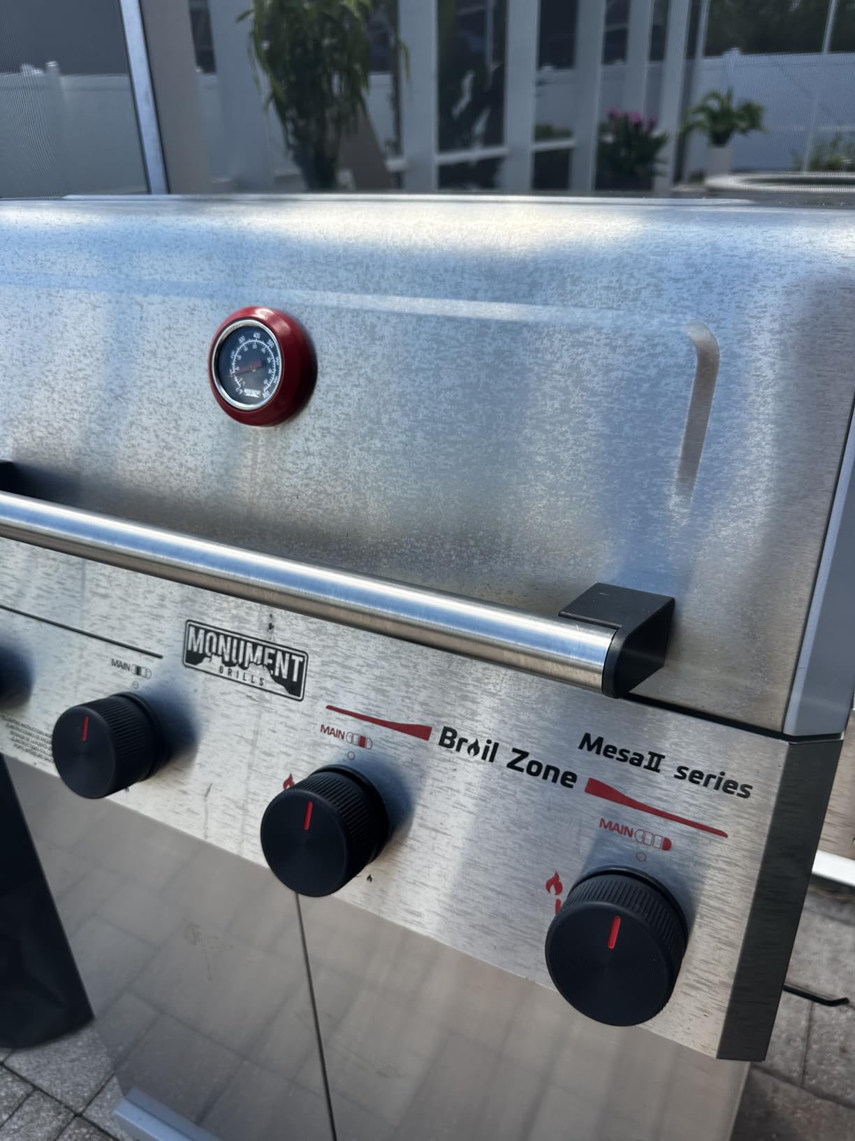 Monument Grills 4 Burner Stainless Steel Propane Mesa 2 Gas Grill, 500F in 5 Mins, 525 sq.in, 37,000 BTU, with Broil Zone, Foldable Side Shelves, Knob Controls, Built in Thermometer, Mesa II 410BZ customer photo 2