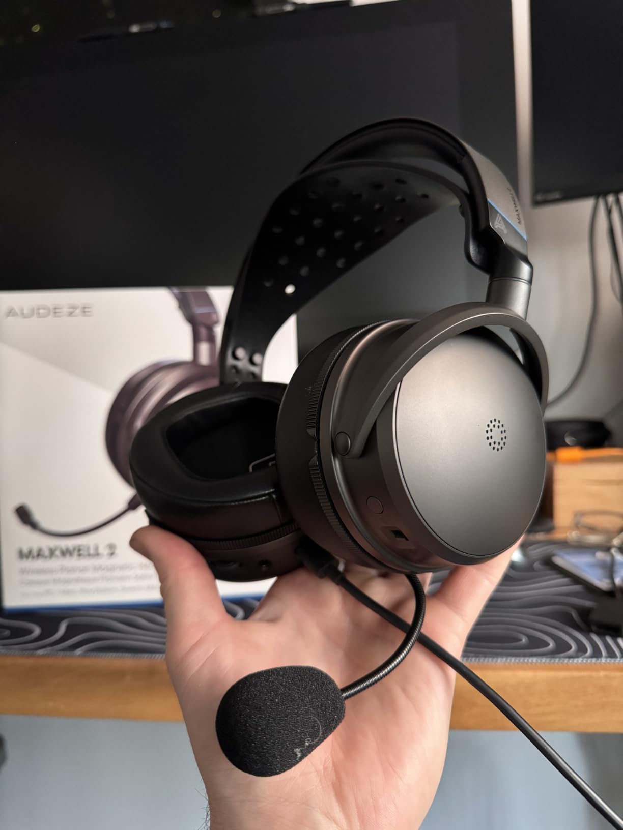 Audeze Maxwell 2 for PC, PlayStation, Mac, and Switch (new Version 2026) 80 Hours Battery Life, Low-Latency Bluetooth, Dark Gray customer photo 2
