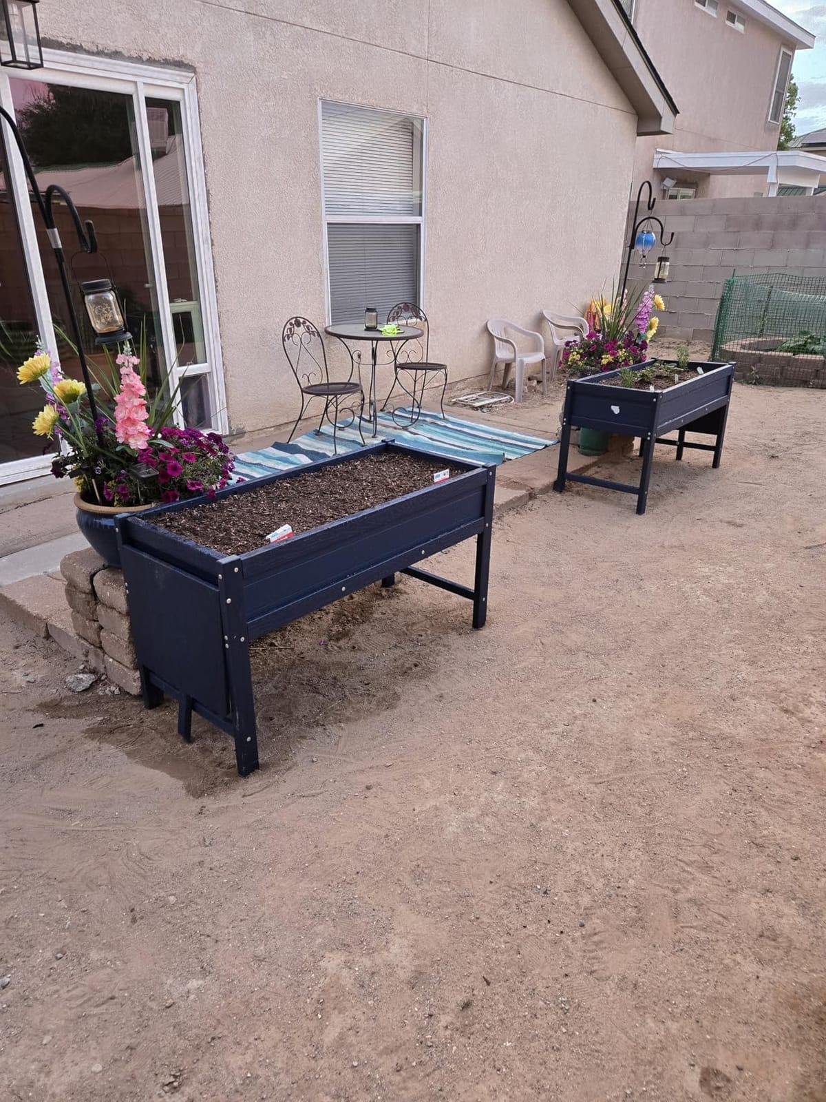 Small HDPE Raised Garden Bed, Elevated Planter Box with Legs, Outdoor All-Weather Planter Raised Beds for Seeds, Herbs, Flowers, Vegetables (Grey) customer photo 2