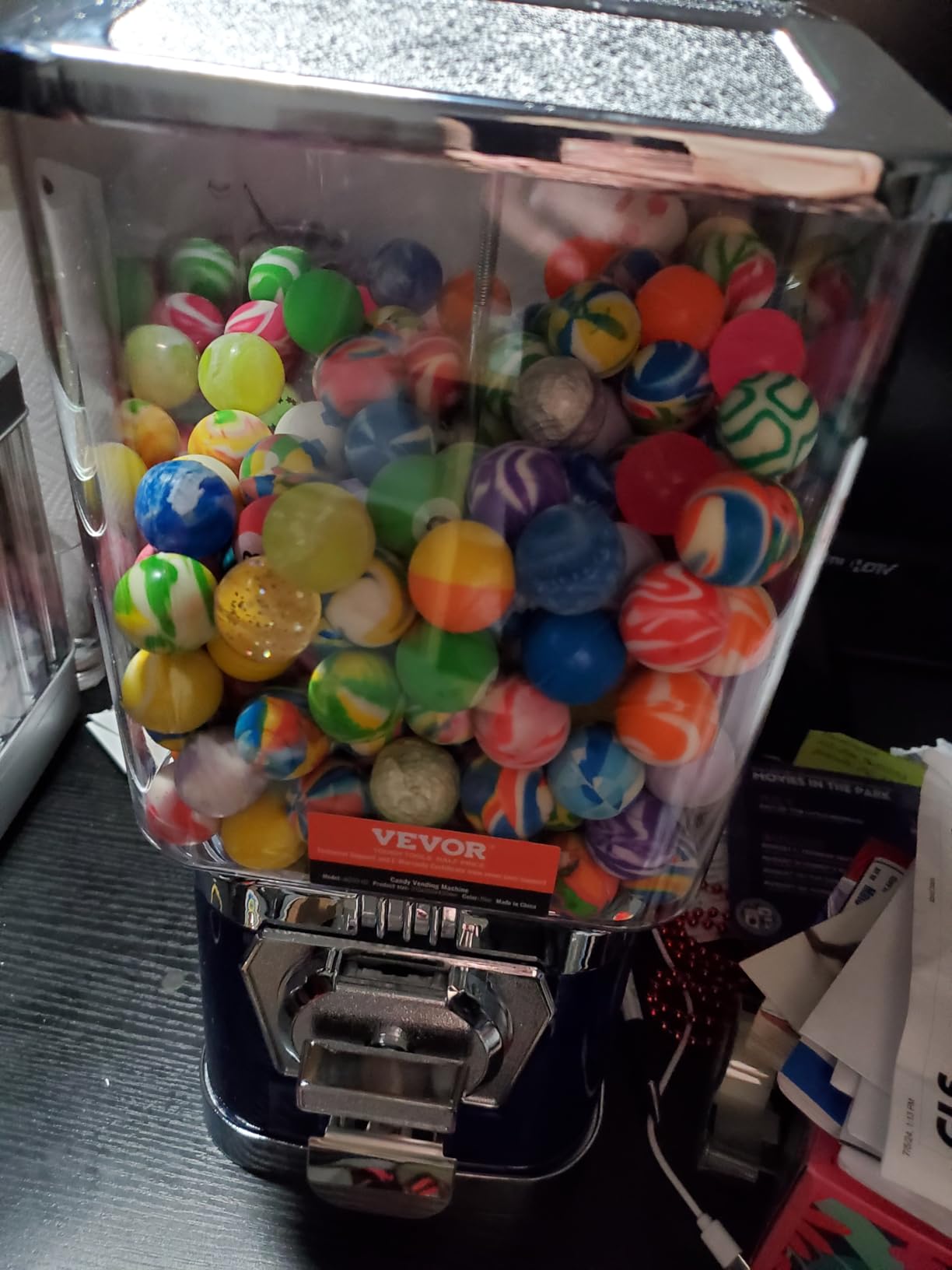 VEVOR Gumball Machine, 21 inch Candy Vending Machine Dispenser, 25-Cent Vending Machines for Shopping Malls, Supermarkets, Amusement Parks, Arcades, Holds Up to 180 1.77in Spherical Candies customer photo 1