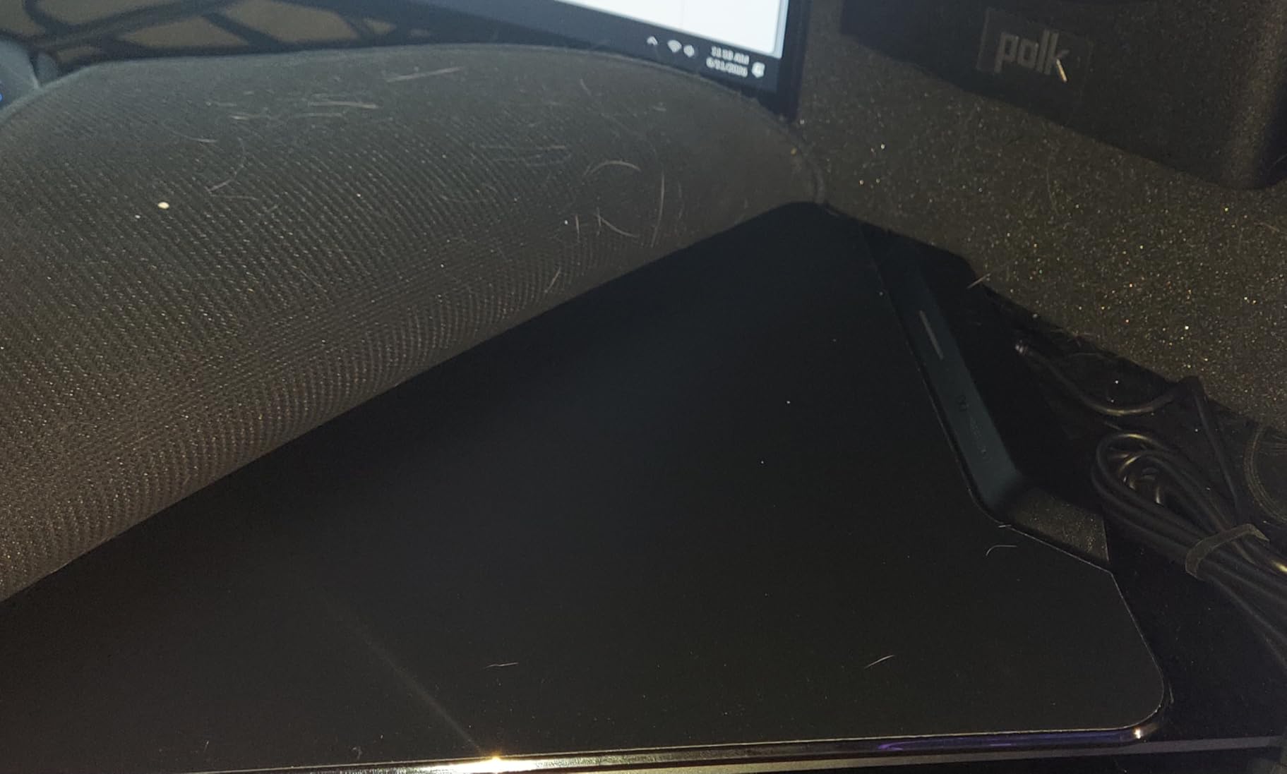 Razer HyperFlux V2 Wireless Charging Gaming Mouse Mat & Puck, Hard Surface | Seamless Auto-Pairing, HyperSpeed Multi-Device Connectivity, Anti-Slip Rubber Base customer photo 2