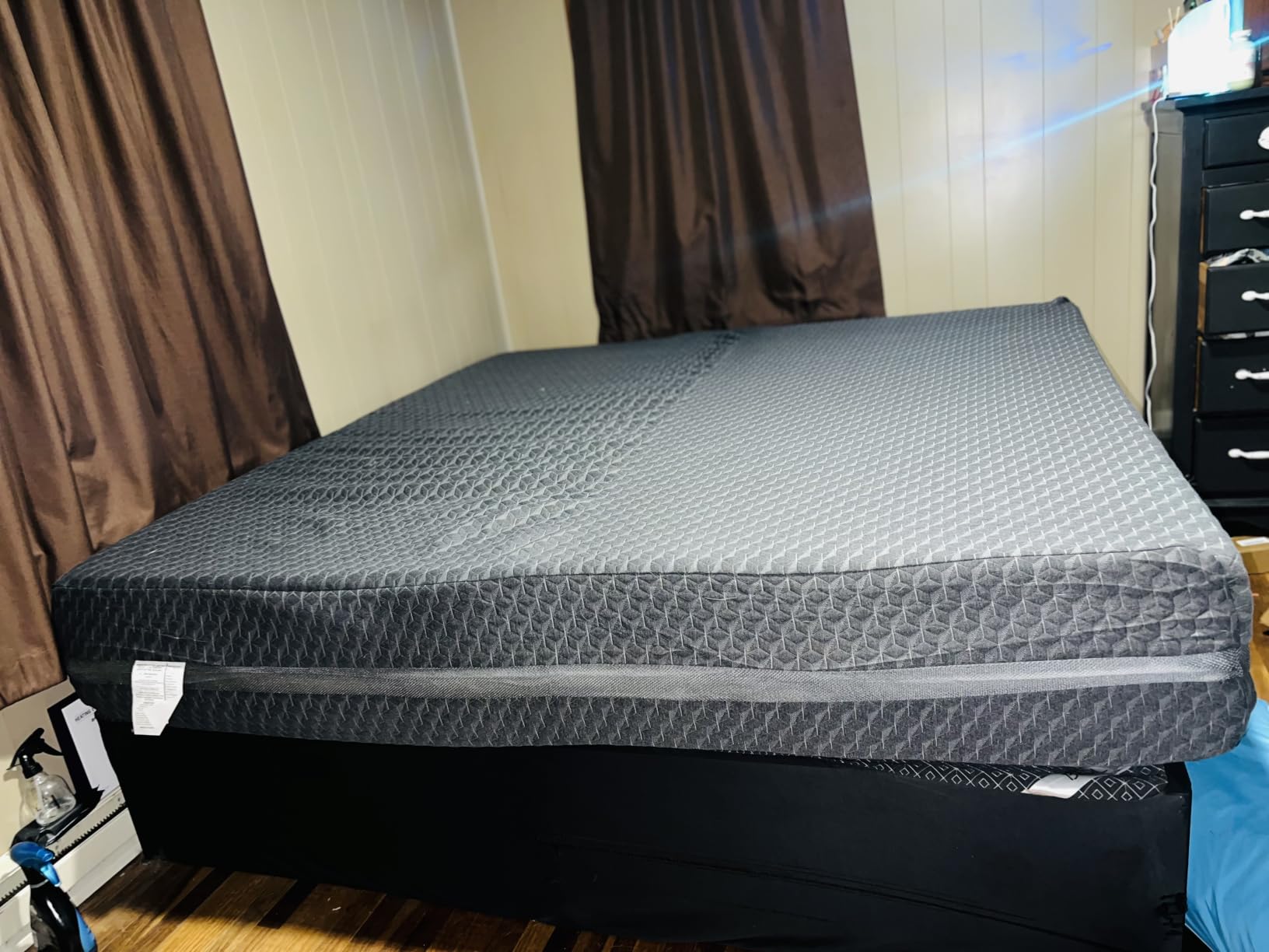 Novilla 14 Inch Queen Size Gel Memory Foam Mattress for Pressure Relief | 14 Inch Queen Mattress with Green Tea-Infused Foam for Body Contouring & Balanced Support, Breathable Side Panel customer photo 1