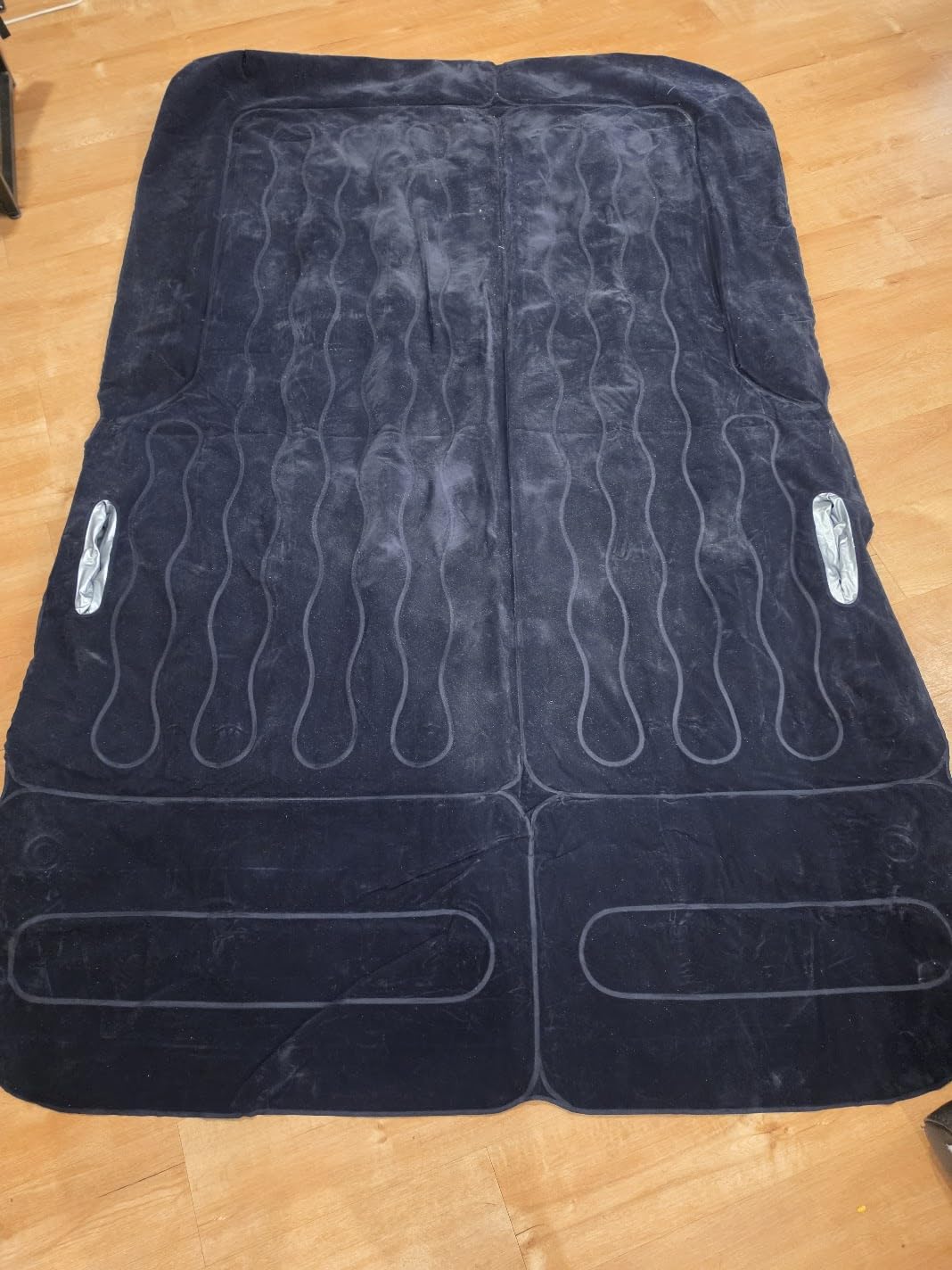 Eooqi Inflatable Car Air Mattress for SUV Sedan Truck Minivan Back Seat Bed | Portable Mattress for Car Camping & Travel with Earplugs, Window Screens, Eye Mask & Storage Bags customer photo 1