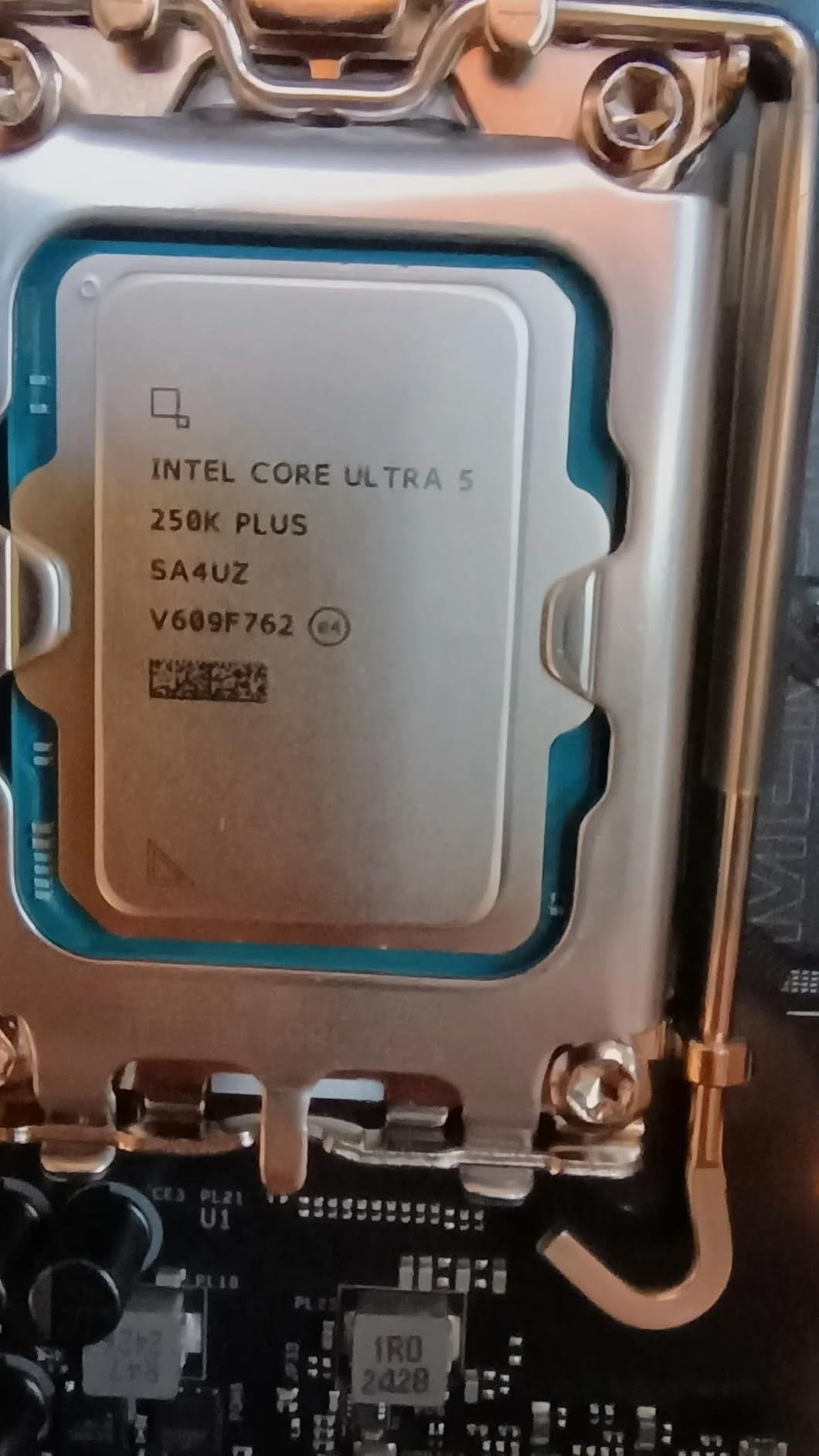 Intel Core Ultra 5 Processor 250K Plus 18 cores (6 P-cores + 12 E-cores) up to 5.3 GHz customer photo 1