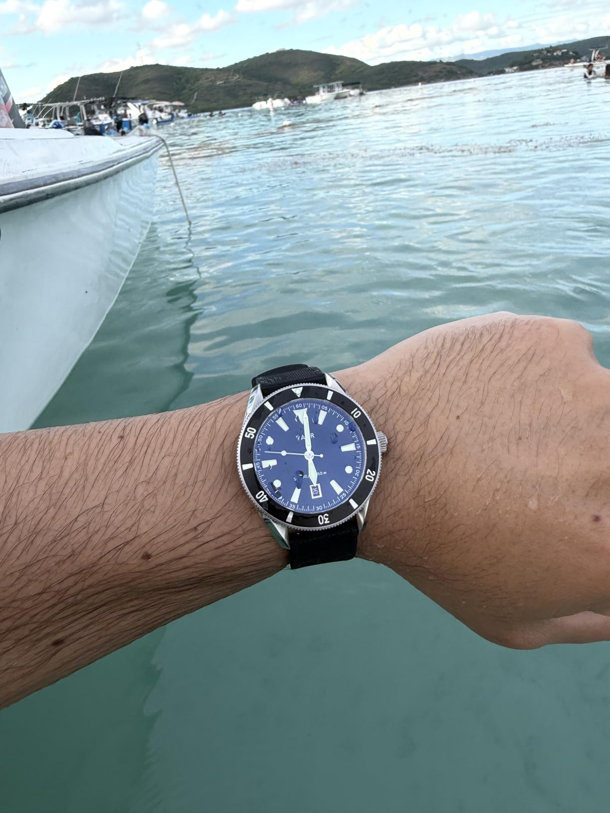 DS2 Meridian Black Quartz Dive Watch for Men - Ocean Ready 15 ATM, 42mm, Battery-Powered, Sapphire Crystal (+/- 20 Seconds per Month), Two Quick-Change 20mm Straps - Gift Set for Men customer photo 1