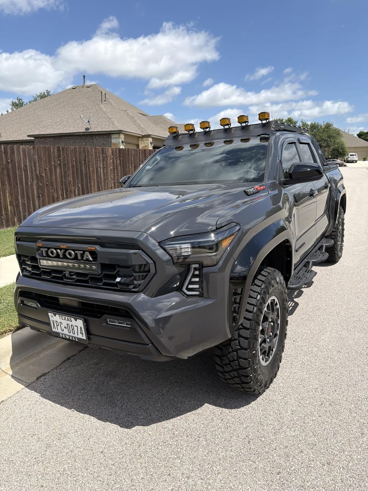 TRUMGETA Heavy-Duty Aluminum Roof Rack Fit for 2015-2023 Toyota Tacoma customer photo 1