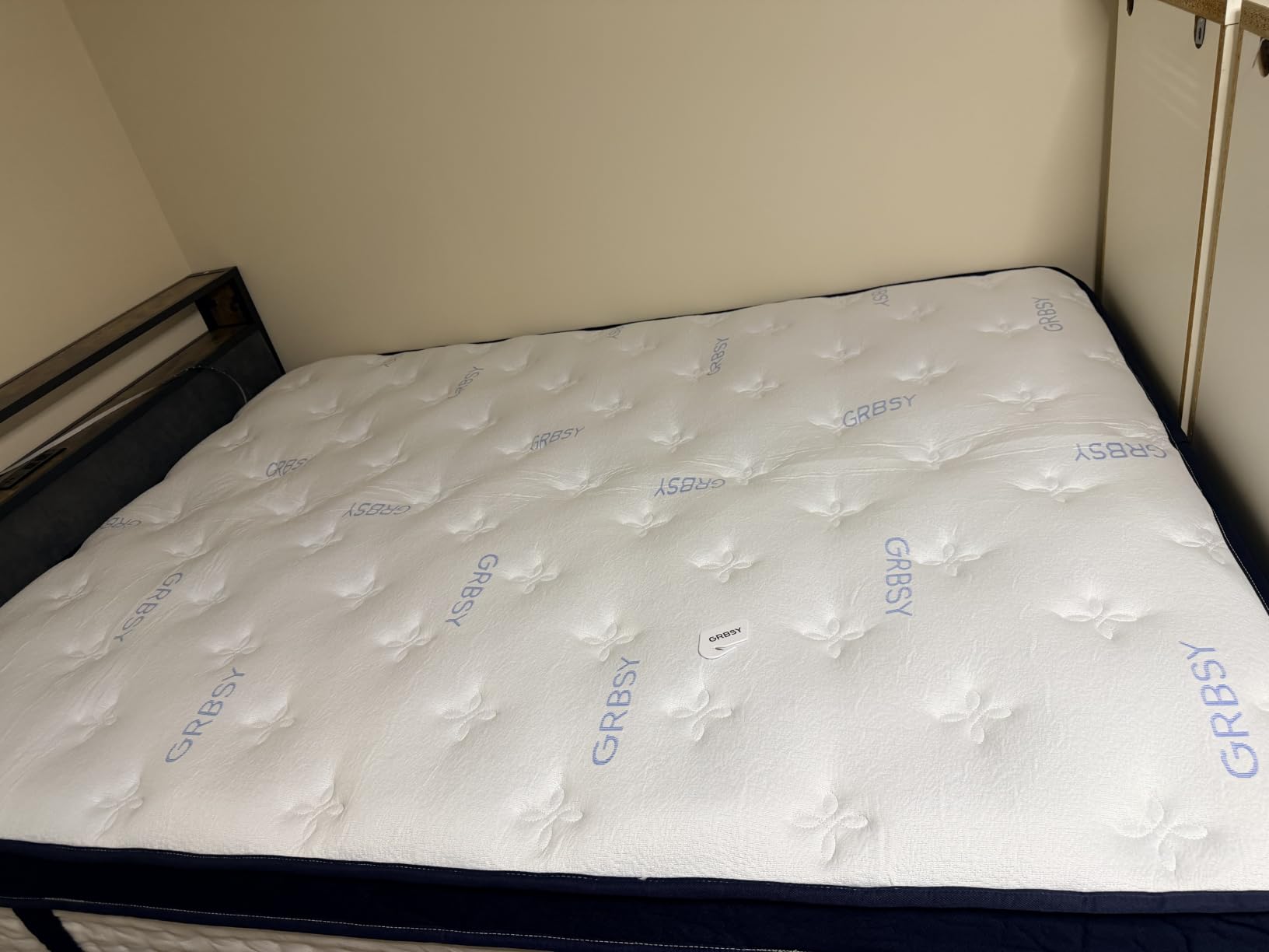 16 Inch Queen Mattress, Upgraded 7-Zone Support Hybrid Queen Size Mattress In A Box with Cooling Gel Memory Foam & Pocket Coils for Back Pain Relief, 365-Night Trial, Motion Isolation, Medium Firm customer photo 1