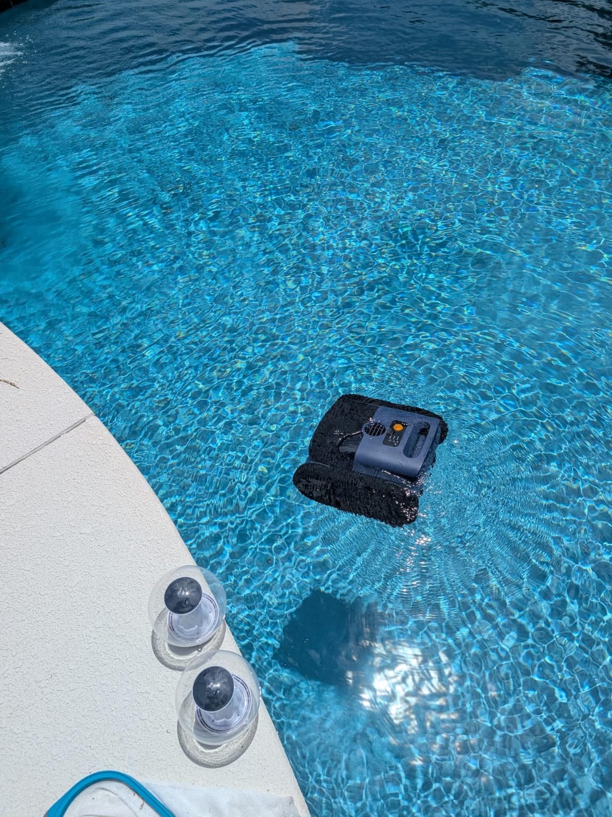 Cordless Robotic Pool Vacuum with Sonar Navigation & Track Drive, Dual 180W Brushless Motors, Wall & Waterline Climbing, 150-Min Runtime, for Inground & Above-Ground Pools up to 2,150 Sq. Ft. customer photo 1