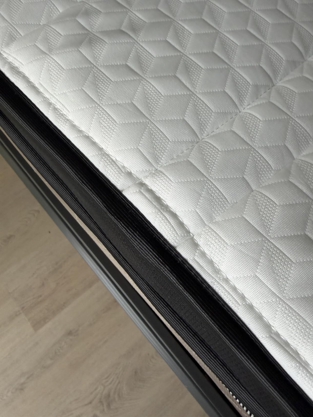 Novilla Queen Mattress 12 Inch, Cooling Hybrid Mattress with Upgraded Coils customer photo 2