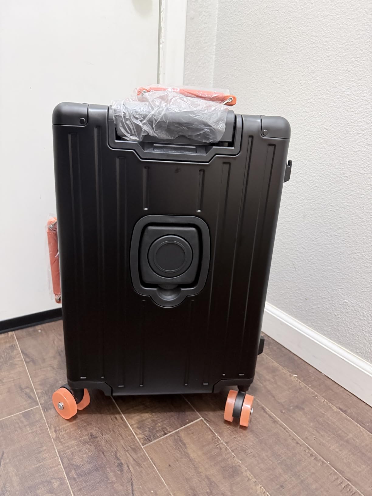 20'' Aluminum Zipperless Carry on Luggage with Laptop Compartment customer photo 2