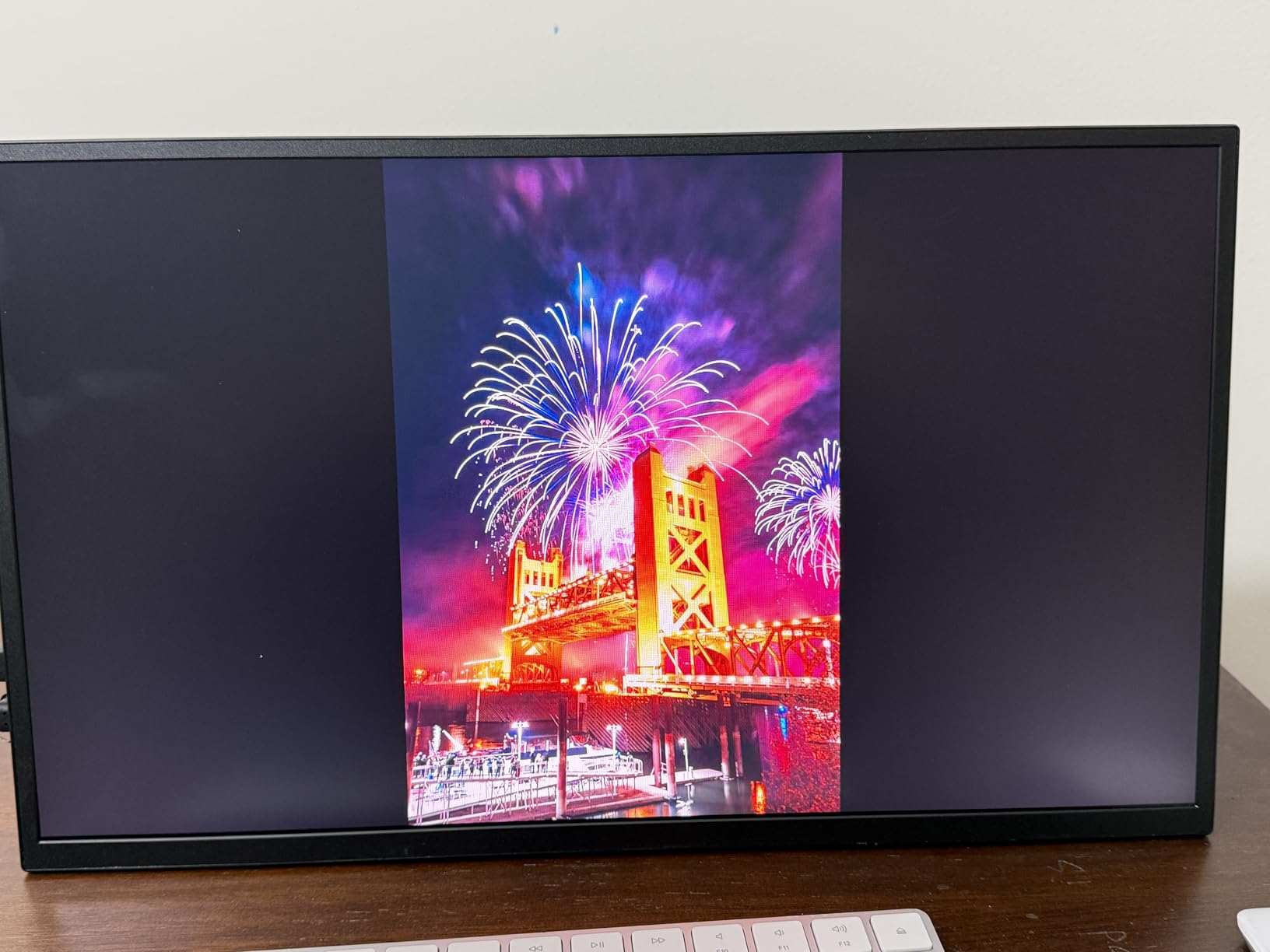 UPERFECT Wireless Portable Monitor with Battery 10000mAh, 23.8