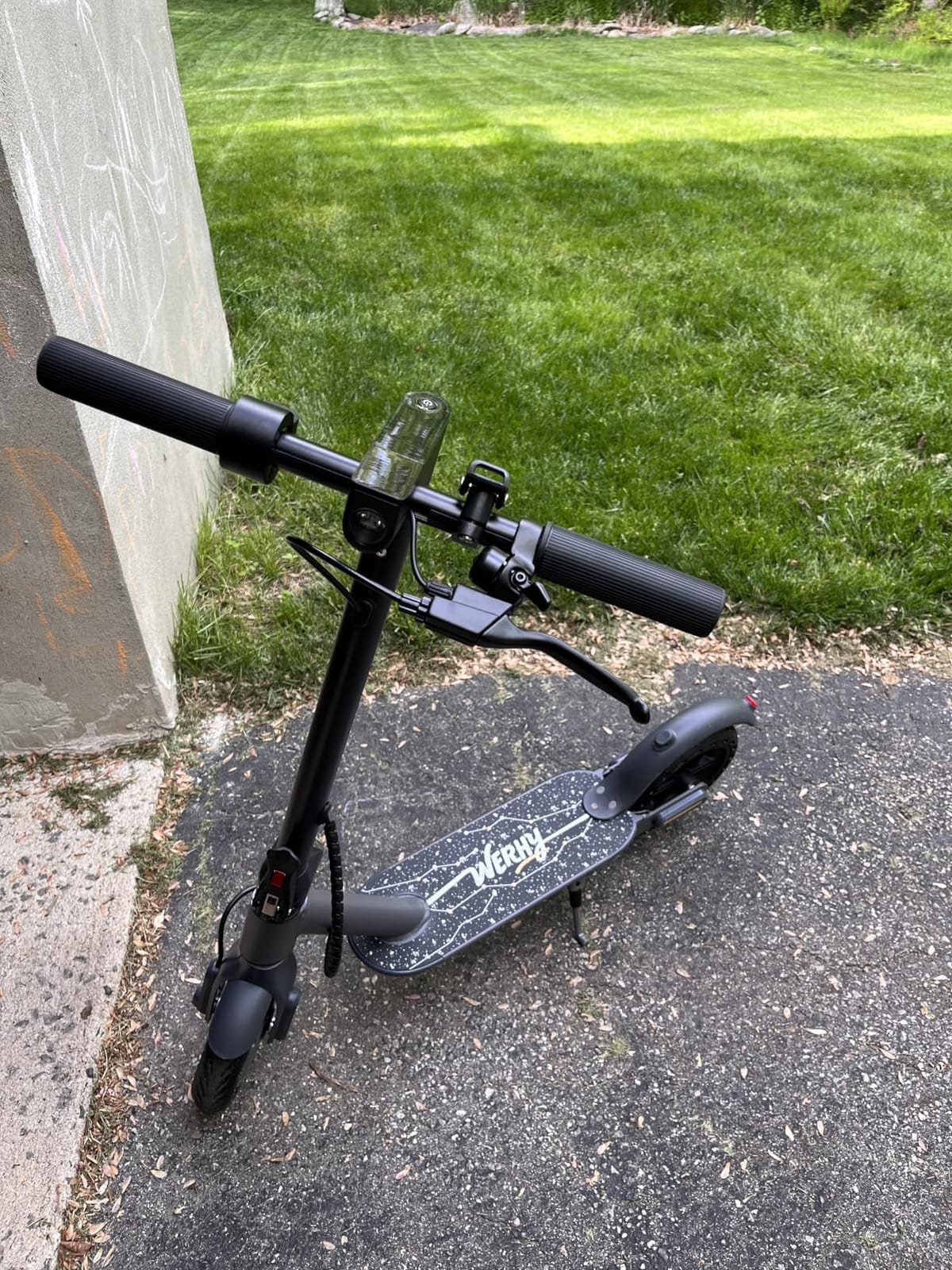 Electric Scooter for Kids Aged 6-10, 350W Motor, 19 Mph Speed & 15 Miles Range, 8.5
