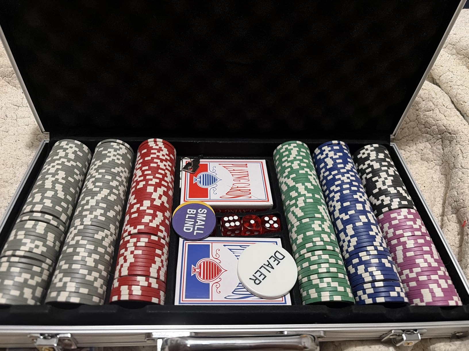 500PCS Chips Professional Poker Chip Set with Aluminum Case, 11.5 Gram Composite Clay Chips, 2 Decks of Cards, 5 Dice & Dealer Button - Perfect for Texas Holden, Blackjack, Casino Night customer photo 1