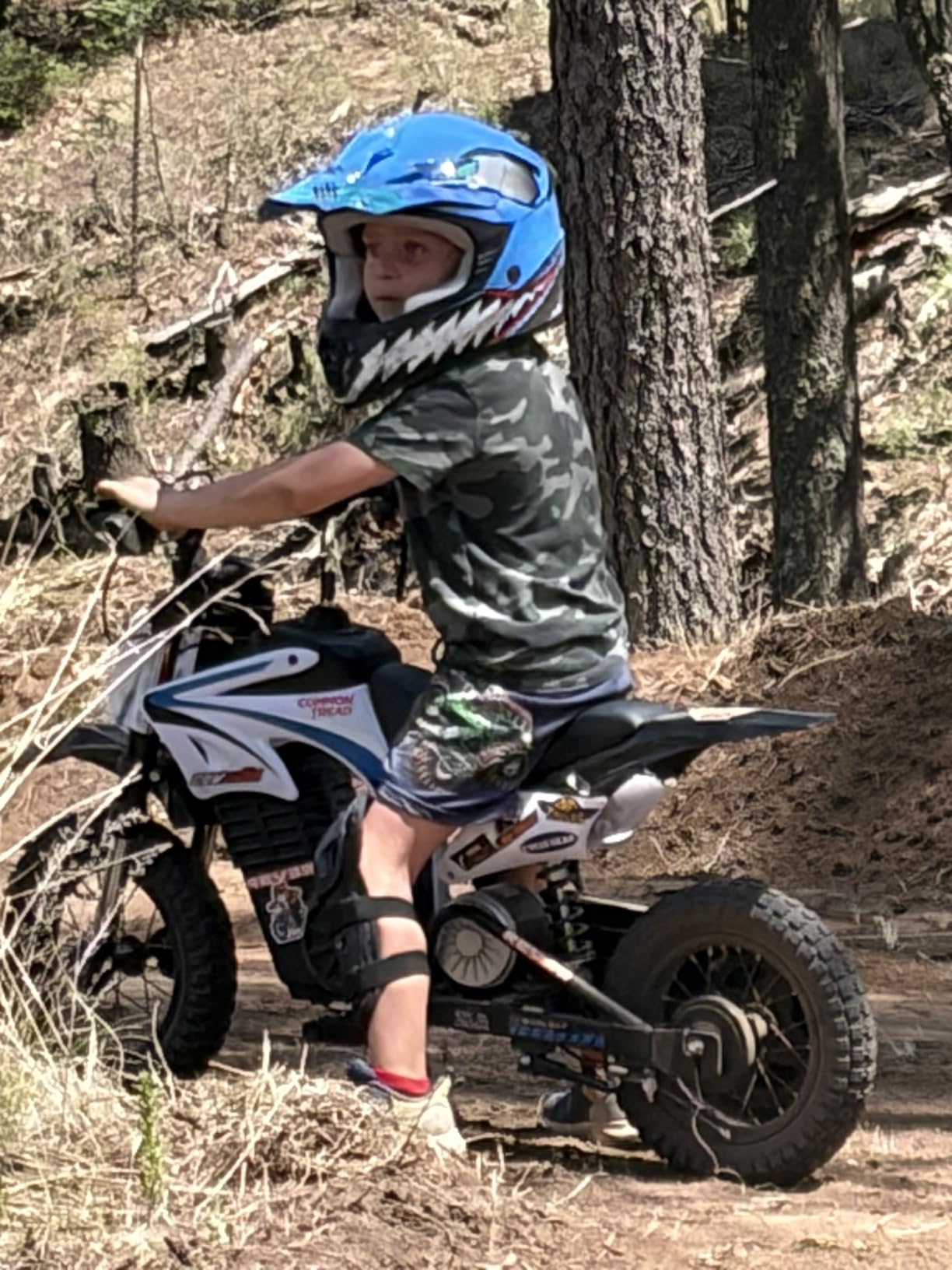 K1 Kids Electric Dirt Bike, 36V, 700W, 16 MPH, 14-Mile, Ages 3-10 (Cherry Red) customer photo 2
