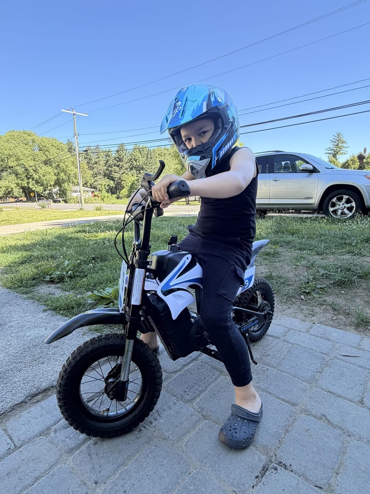 K1 Kids Electric Dirt Bike, 36V, 700W, 16 MPH, 14-Mile, Ages 3-10 (Warm Gray) customer photo 1