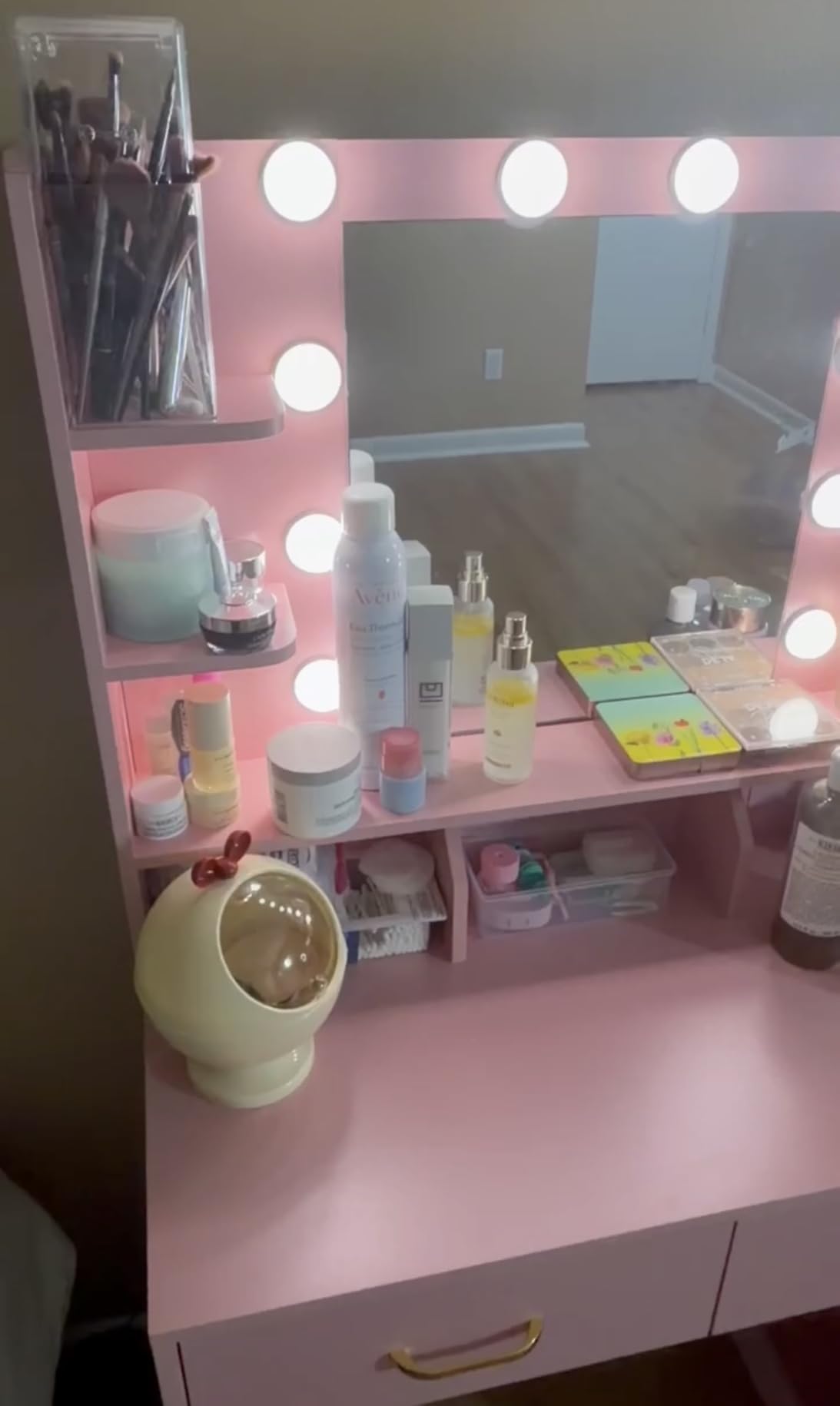 COMHOMA Vanity Desk with 3-Way Mirror and Lights, Makeup Vanity with 360° View Mirror, 3 Lighting Modes, 6 Drawers,Storage Cabinet Fluted Wood Vanity Table with Jewelry Hook for Women Girls customer photo 1