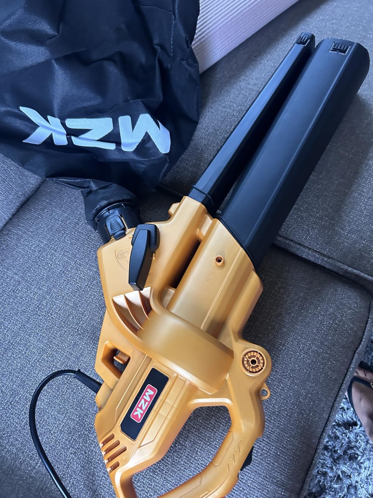 MZK 3 in 1 Electric Leaf Blower Corded, Leaf Vacuum and Leaf Mulcher, 460 CFM, 167 MPH Airflow, Corded Blowers with 40L Leaf Collection Bag for Yard, Garden, LB67M customer photo 1