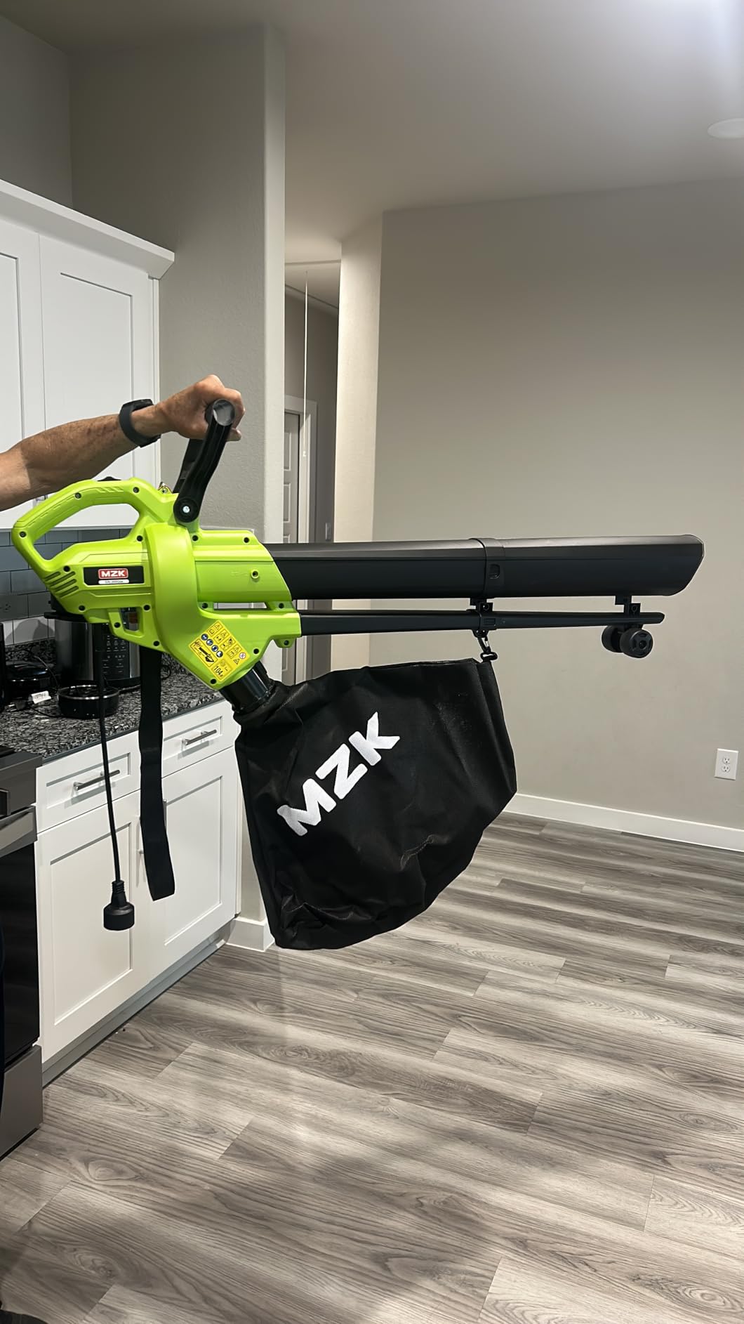 MZK 3 in 1 Electric Leaf Blower Corded, Leaf Vacuum and Leaf Mulcher, 460 CFM, 167 MPH Airflow, Corded Blowers with 40L Leaf Collection Bag for Yard, Garden, LB67M customer photo 2