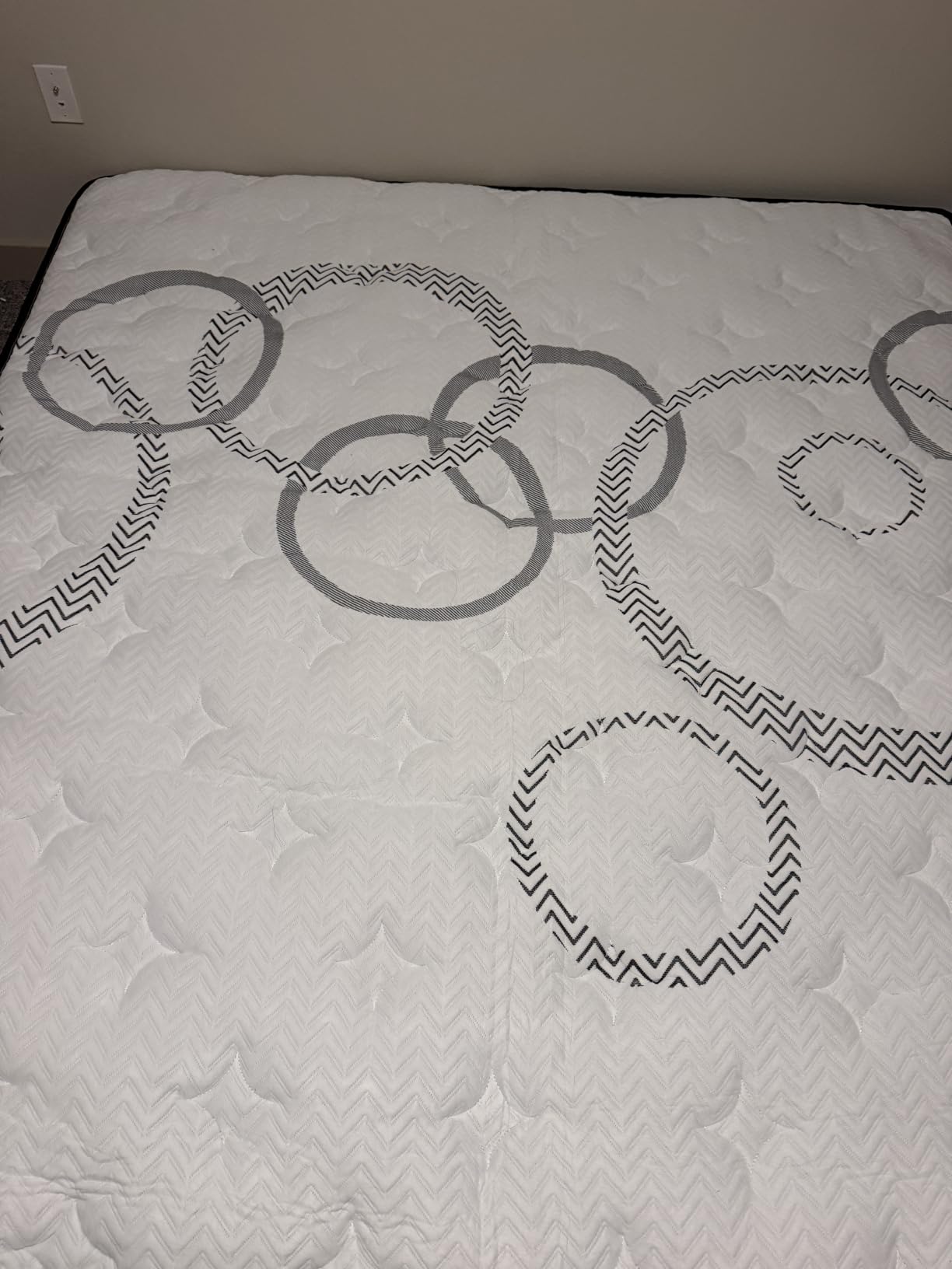 Queen Mattress 12 Inch Hybrid Queen Size Mattress in a Box Medium Firm New Version Memory Foam & Pocketed Springs Pressure Relief CertiPUR-US Certified Motion Isolation 365-Night Trial customer photo 1