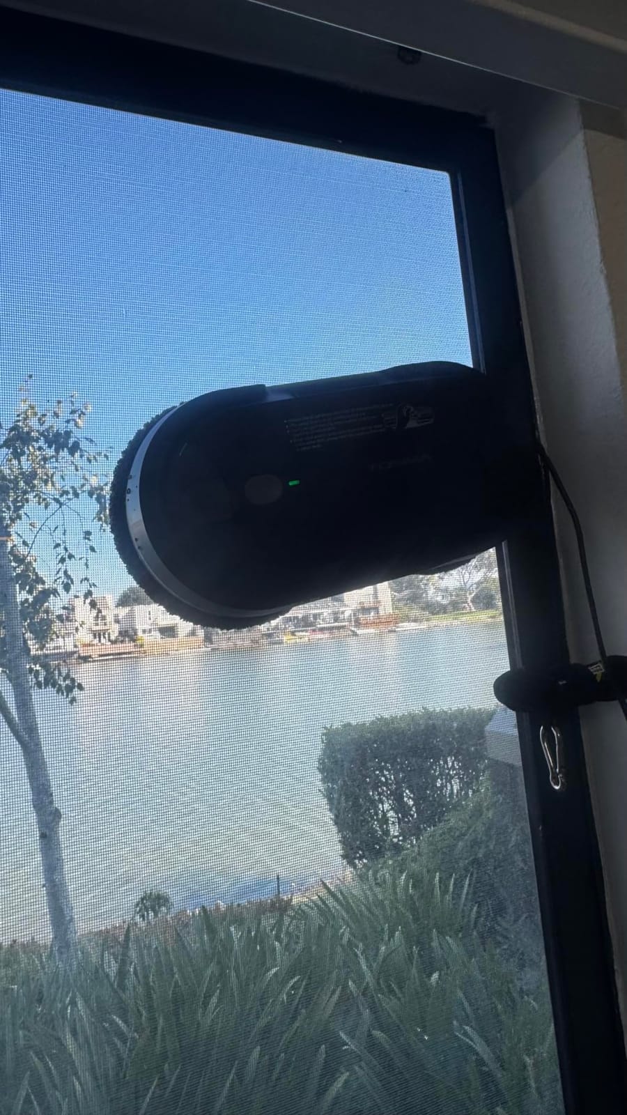 Tosima X1 Window Cleaning Robot - Dual-Nozzle Ultrasonic Water Atomization, 85 ml Visible Water Tank, Automatic Window Cleaner for Large and Small Windows customer photo 1