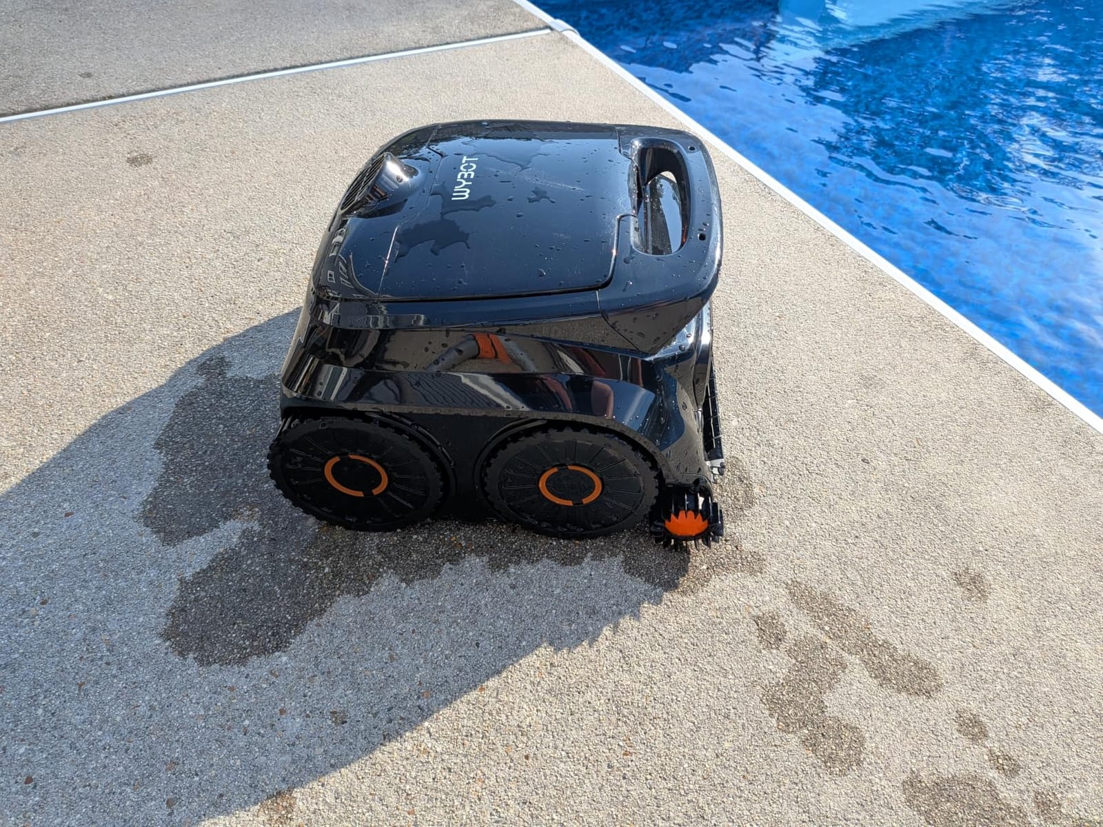 (2026 NEW) WYBOT B1 Cordless Robotic Pool Vacuum Six-Roller Brush | Edge Cleaning High Obstacle Crossing, Lightweight Pool Cleaner for Inground & Above Ground Pools, App Smart Navigation customer photo 2
