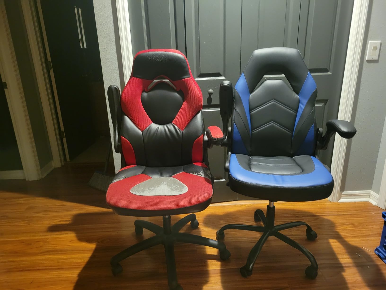 DUMOS Computer Gaming Chair, Home Office Desk Chair, PU Leather | Flip-up Armrest, Swivel Wheels, Lumbar Support, Video Game, Height Adjustable, Black customer photo 2