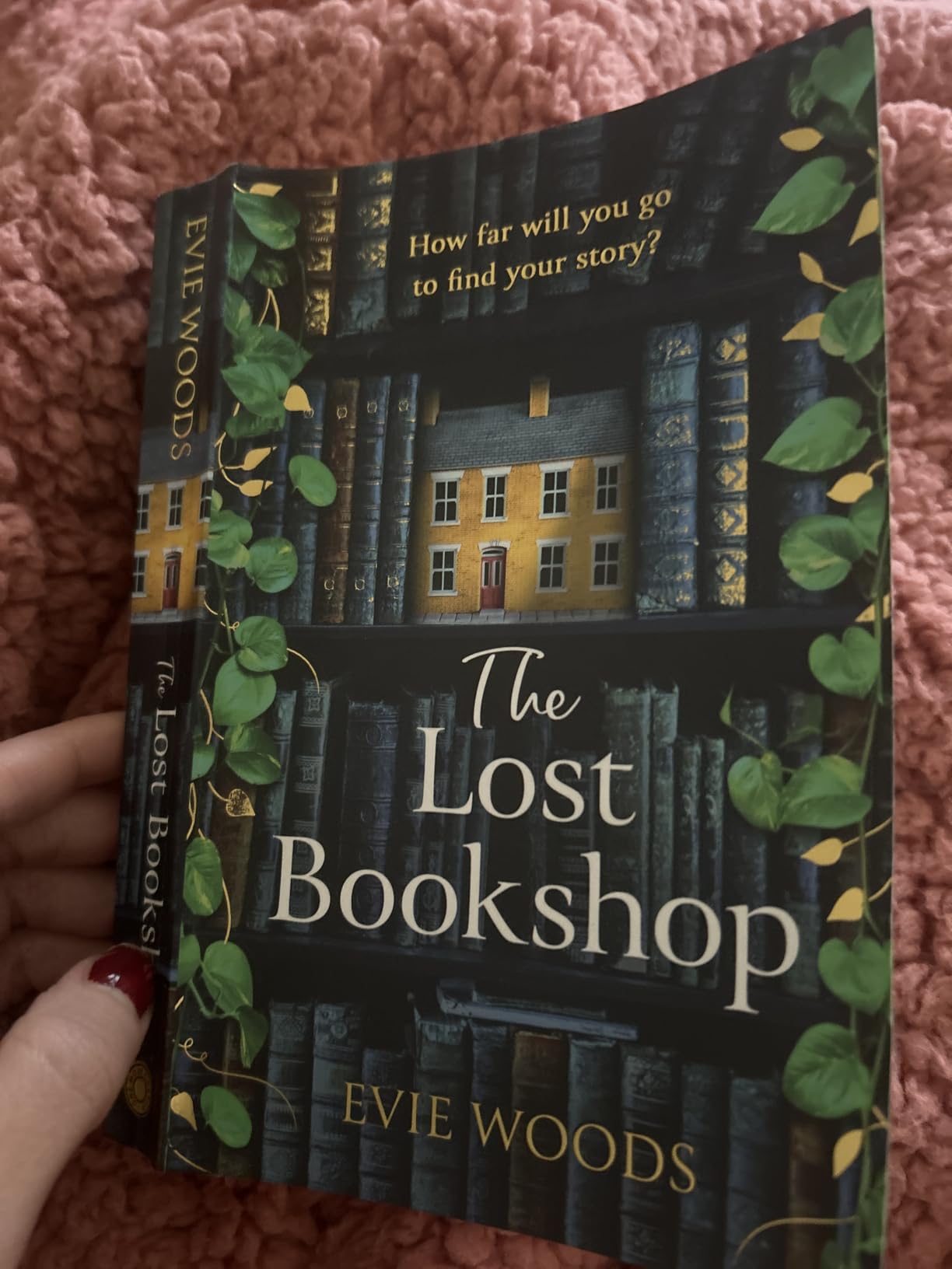 The Lost Bookshop: A most charming and uplifting novel, the perfect gift for book lovers! customer photo 2