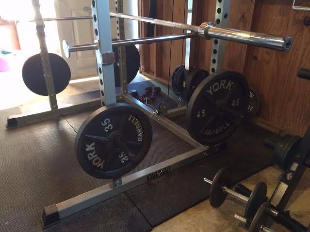 Valor Fitness Power Rack - Squat Rack and Bench Press Power Cage with LAT Pulldown Attachment 2