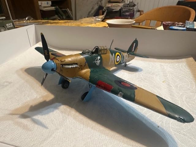 Tamiya 37011 1/48 Hawker Hurricane Mk.I w/3 Figures customer photo 2