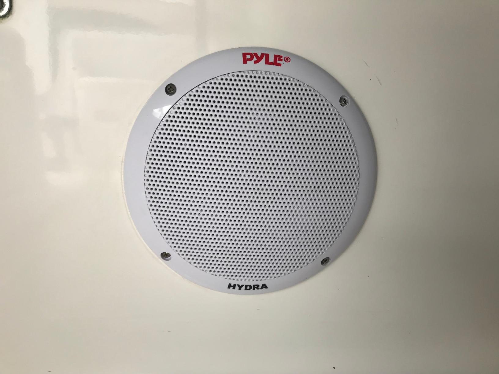 Pyle 6.5 Inch Dual Marine Speakers - 2 Way Waterproof and Weather Resistant Outdoor Stereo Sound System with 400 Watt Power, Polypropylene Cone and Butyl Rubber Surround - 1 Pair - PLMR605W (White) customer photo 2