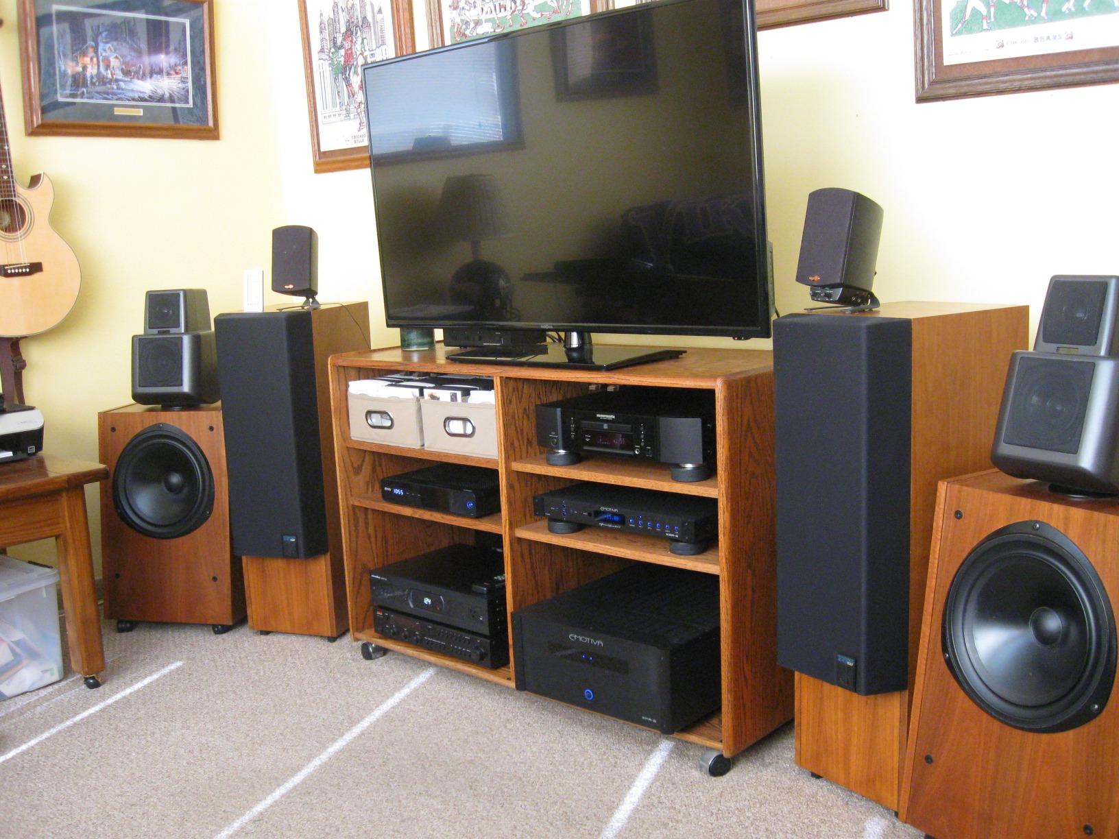 Panamax MR5100 11-Outlet Home Theater Power Management with Surge Protection and Power Conditioning customer photo 1