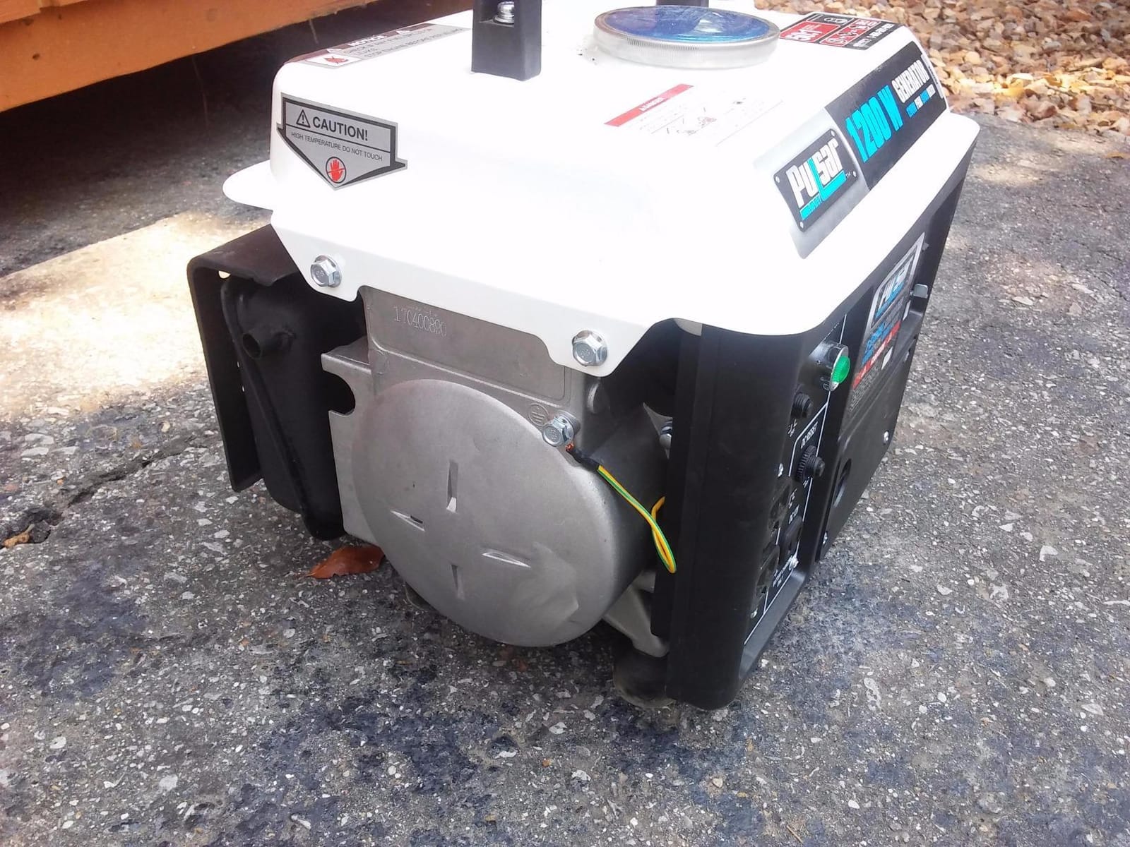 Pulsar PG1202SA 1200W Portable Generator, 900 Running Watts, 71cc 2-Cycle Engine, 40:1 Fuel Mix, 120V & 12V Outlets, Recoil Start customer photo 1
