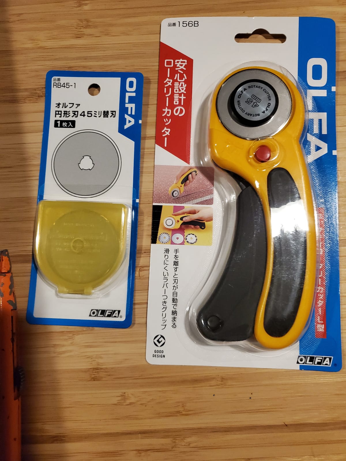 The maximum sharpness / Made in Japan /OLFA 45 mm tungsten steel Ergonomic Rotary Cutter & 45mm Rotary Blade Refill, 1-Pack Value Set customer photo 1