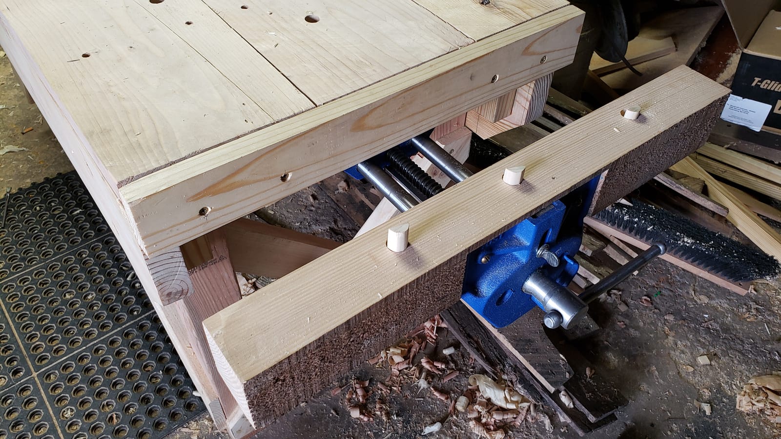 Yost Vises M7WW Rapid Action Woodworking Vise | Quick Release Lever for Quick Adjustments | 7 Inch Jaw Width | Made with Heavy-Duty Cast Iron | Blue customer photo 1
