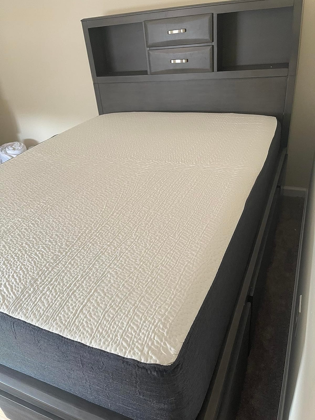 COOL GEL Memory Foam 10-Inch Mattress, CertiPUR-US Certified, Mattress in a Box, Queen, White customer photo 1
