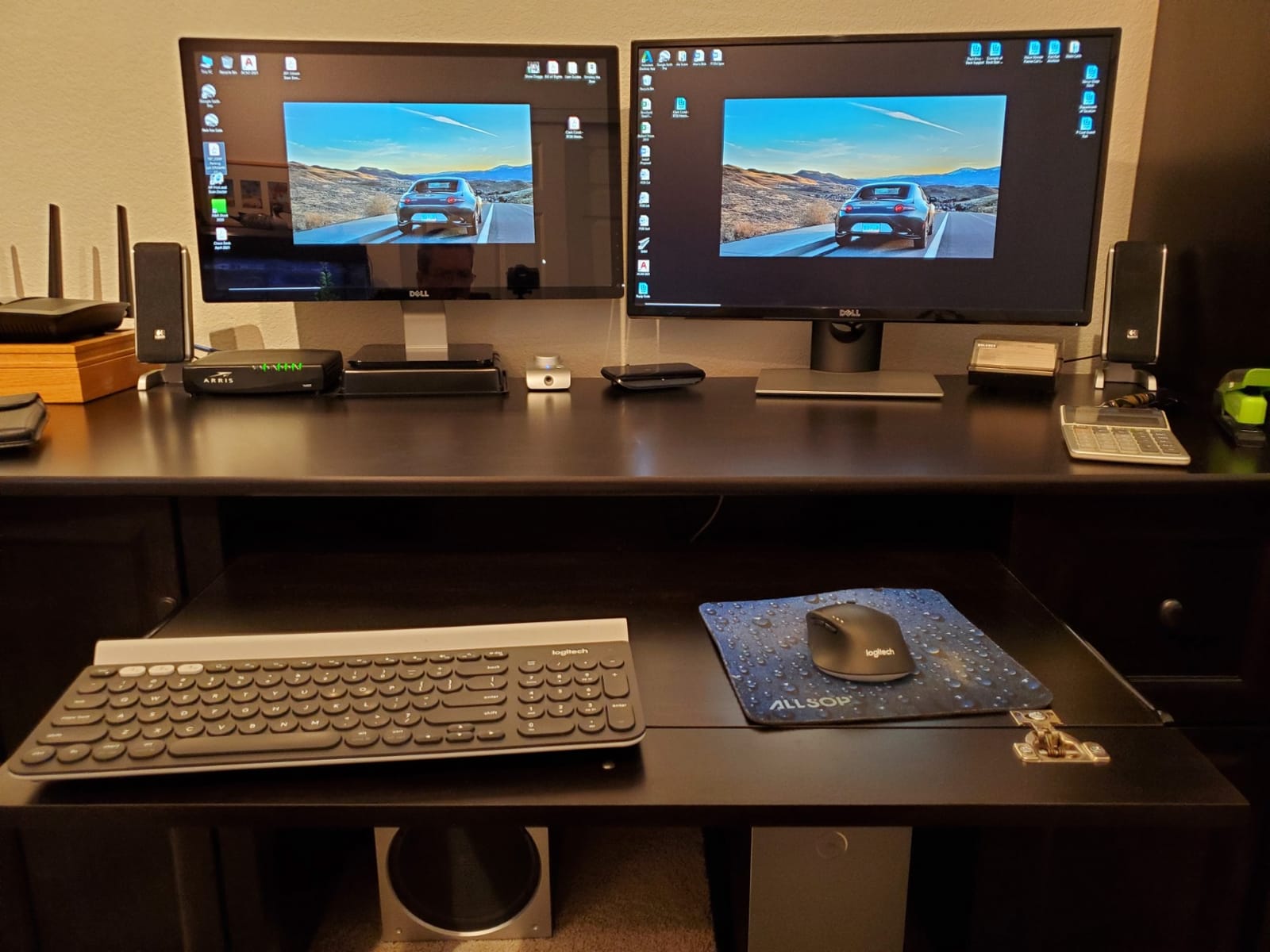 Logitech K780 Multi-Device Wireless Keyboard with Built-in Cradle, Speckles customer photo 2